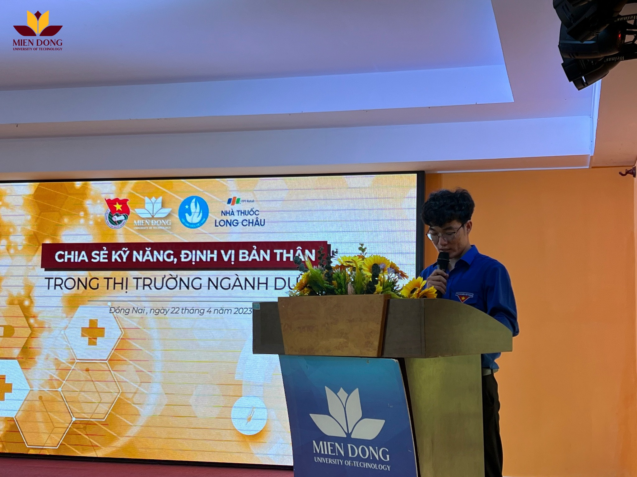  Anh Võ Hiền Vinh - Phó bí thư Đoàn trường, Chủ tịch Hội sinh viên trường ĐH Công Nghệ Miền Đông