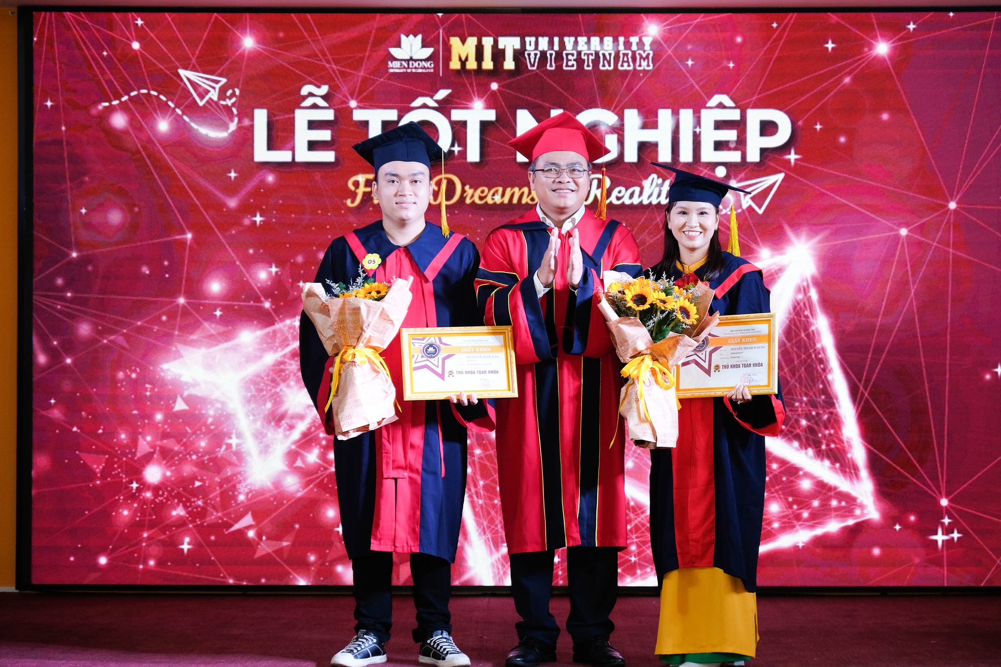 02 thủ khoa của MIT University Vietnam