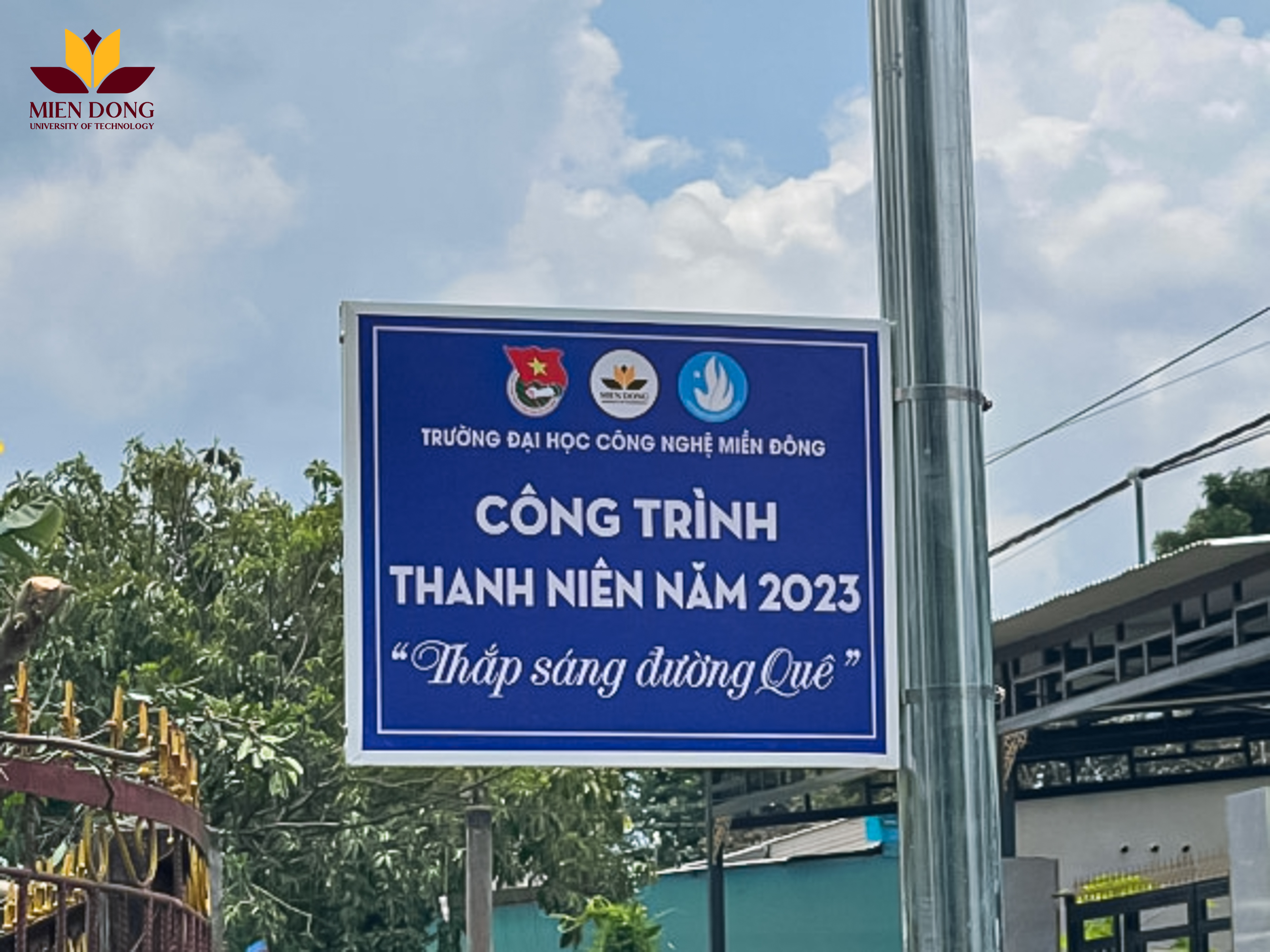 Bảng trao tặng công trình Thanh niên năm 2023 "Thắp sáng đường quê"