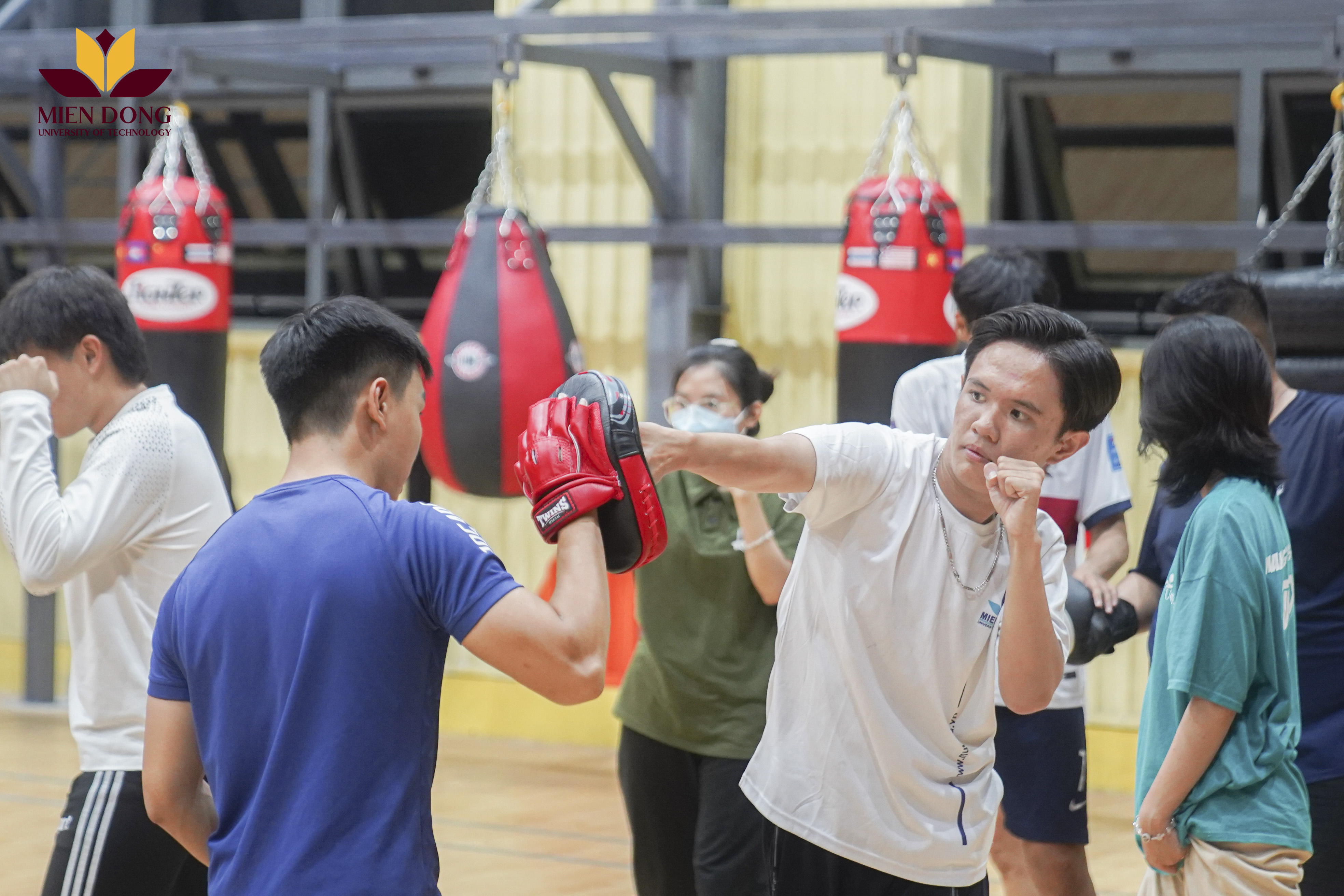 Thành viên CLB Boxing & Kickboxing được tập luyện cùng huấn luyện viên chuyên nghiệp