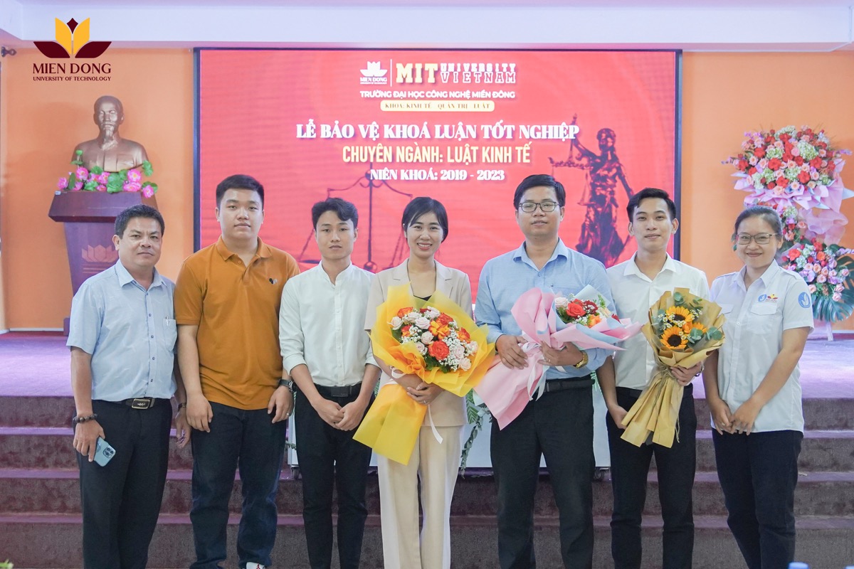 Buổi bảo vệ Khóa luận tốt nghiệp ngành Luật kinh tế tại MIT University 