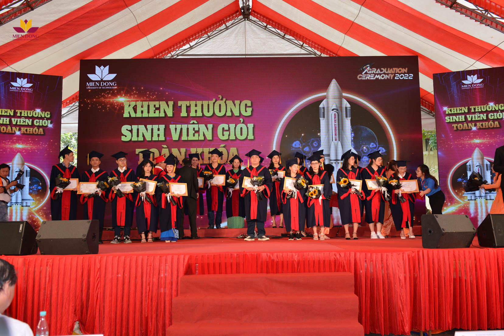 Trường đại học Công nghệ Miền Đông tổ chức Lễ tốt nghiệp đợt 1 năm 2022 cho 326 cử nhân, dược sĩ