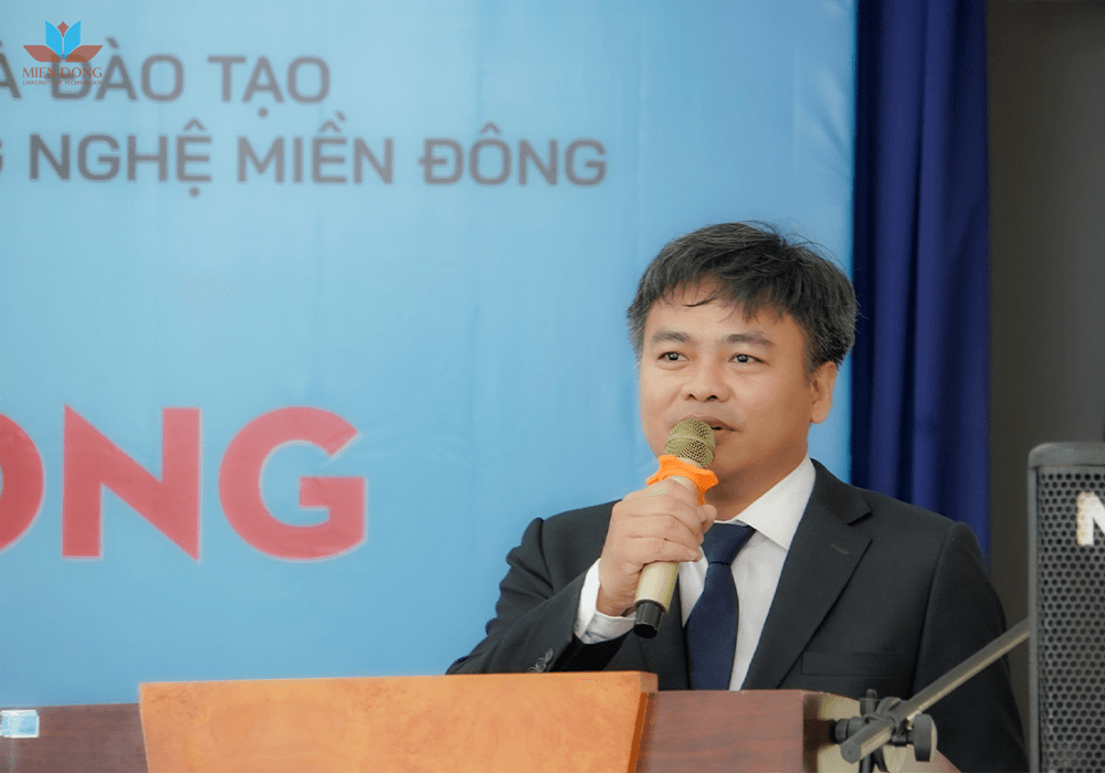 hieu truong pham van song phat bieu tai hoi nghi nguoi lao dong 2021-2022.png