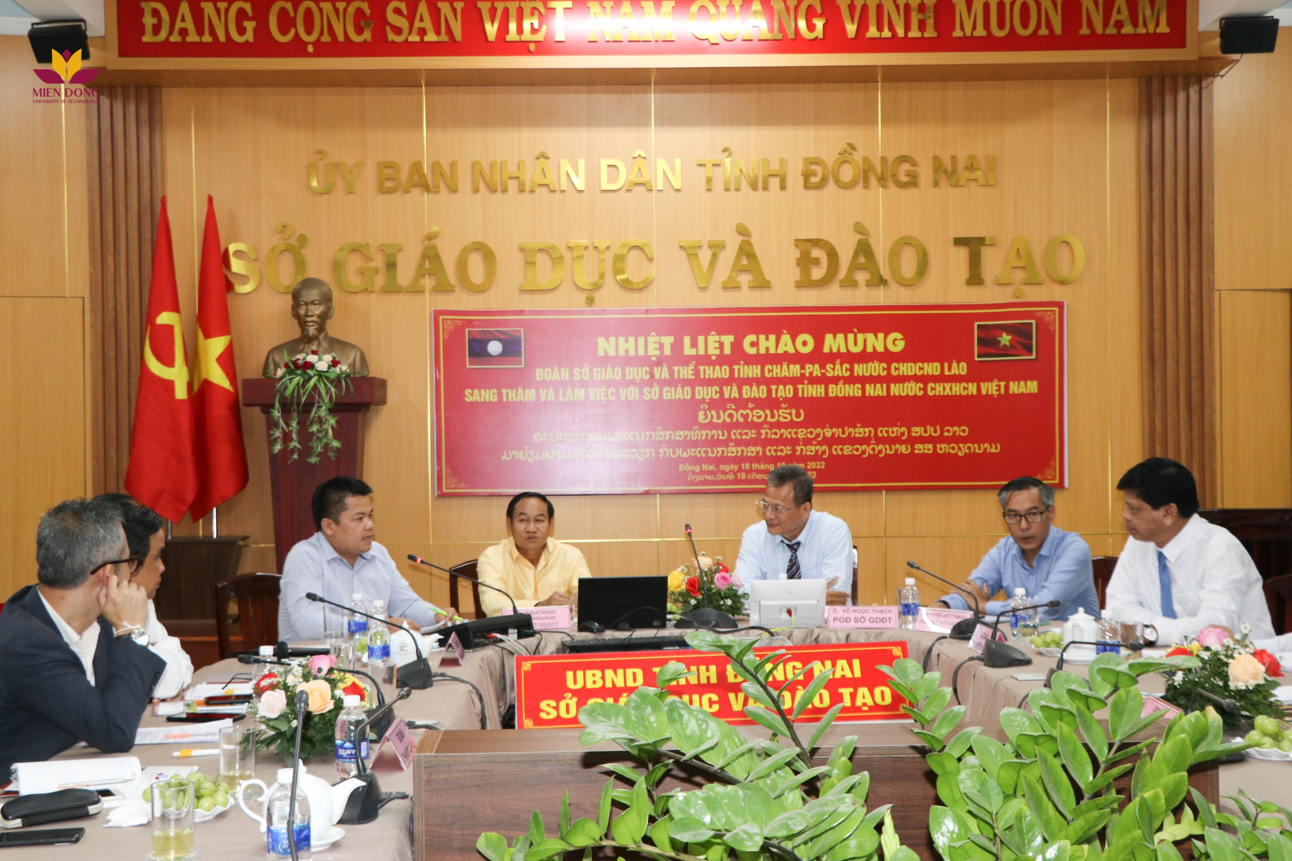 Trường Đại học Công nghệ Miền Đông tham dự lễ tiếp đón và làm việc với đoàn lãnh đạo Sở GD&TT tỉnh Champasak, Lào