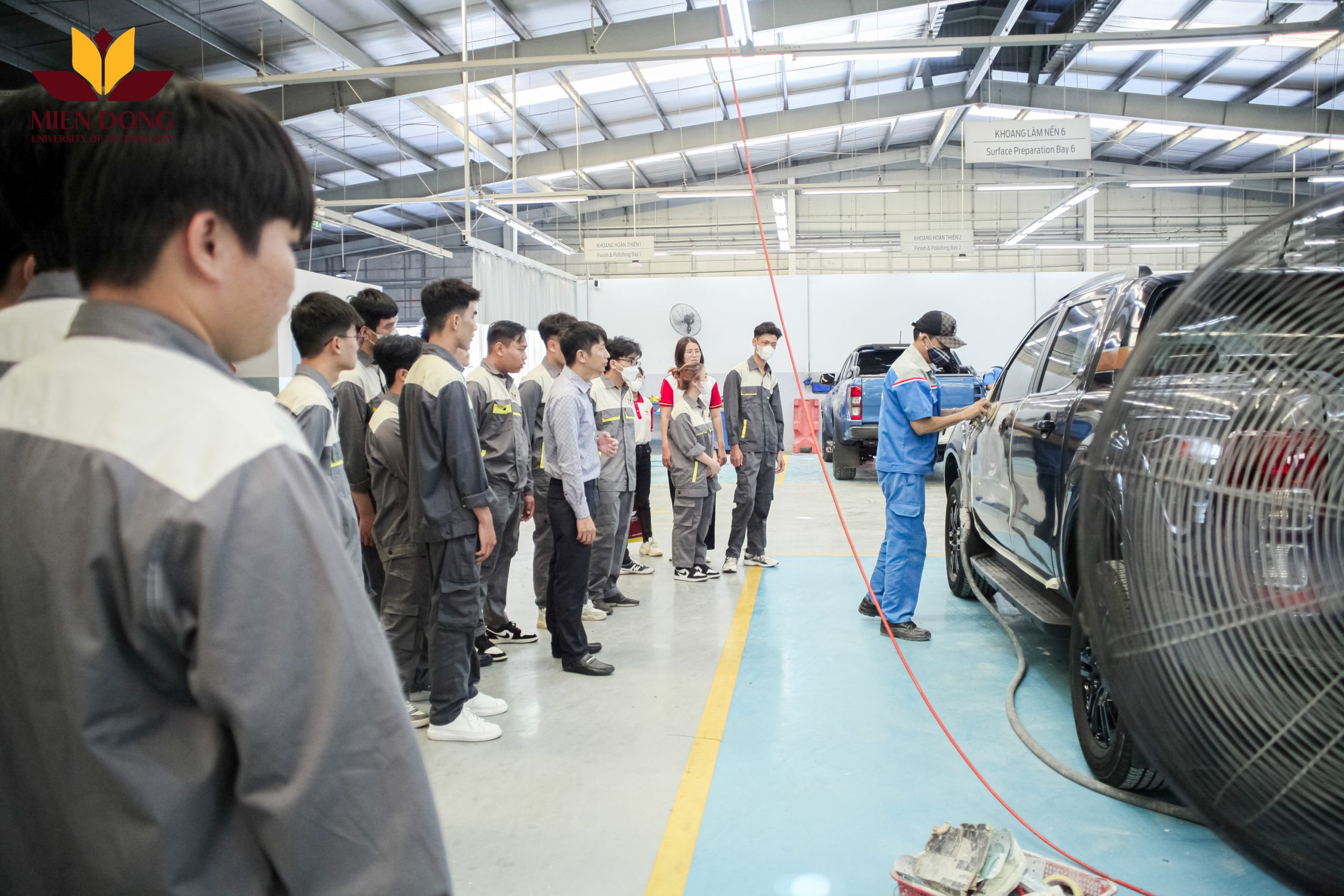 IMG 9524 scaled Sinh viên ngành Công nghệ kỹ thuật ô tô trải nghiệm môi trường thực tế tại doanh nghiệp