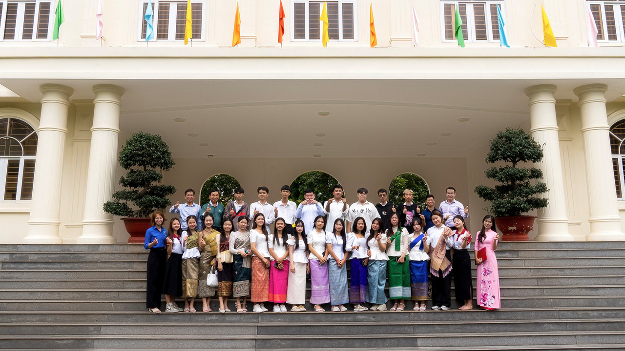 Trường Đại học Công nghệ Miền Đông hân hoan chào đón đoàn thanh niên - sinh viên Lào và Campuchia!