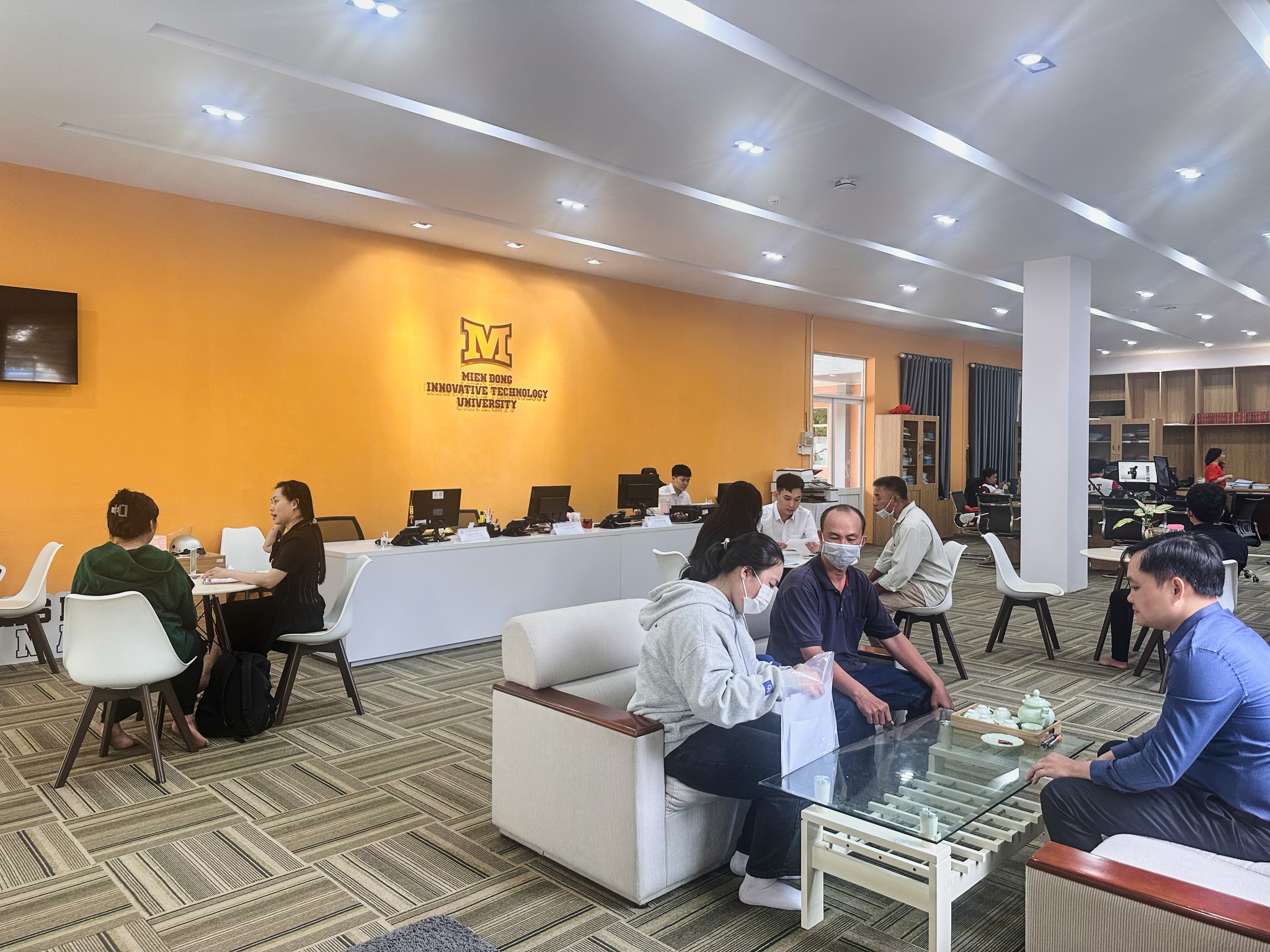 MIT Uni. Bật Mood full time - Hỗ trợ Tân sinh viên tương lai!