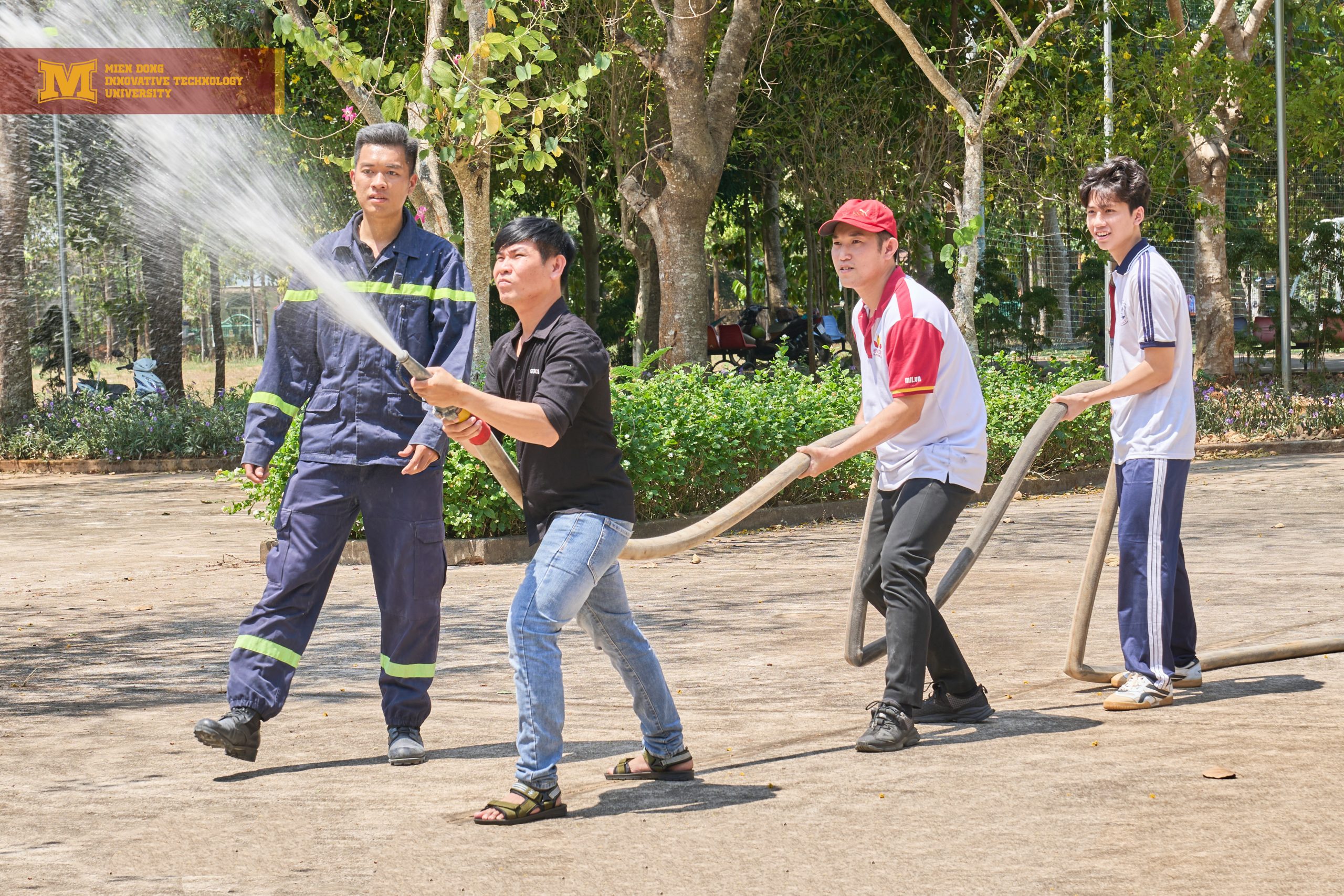 MIT Uni. cũng tích cực đẩy mạnh các hoạt động tuyên truyền như phòng cháy chữa cháy trong trường học