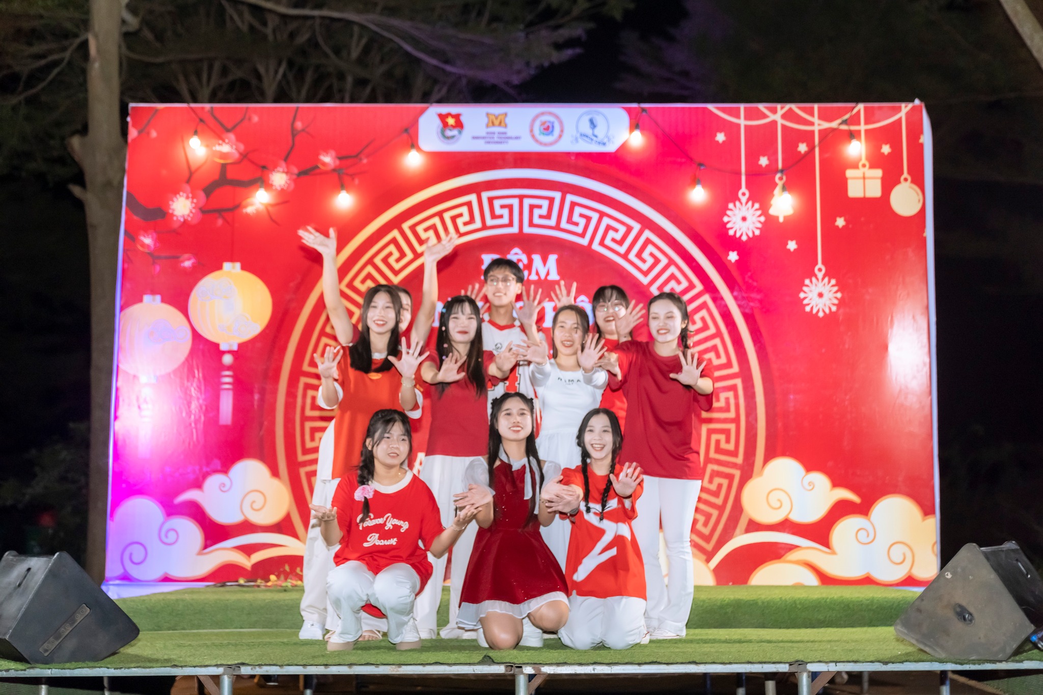 "Christmas and New Year" – Đêm nhạc mang chất MITer: Vui hết nấc, ý nghĩa ngập tràn