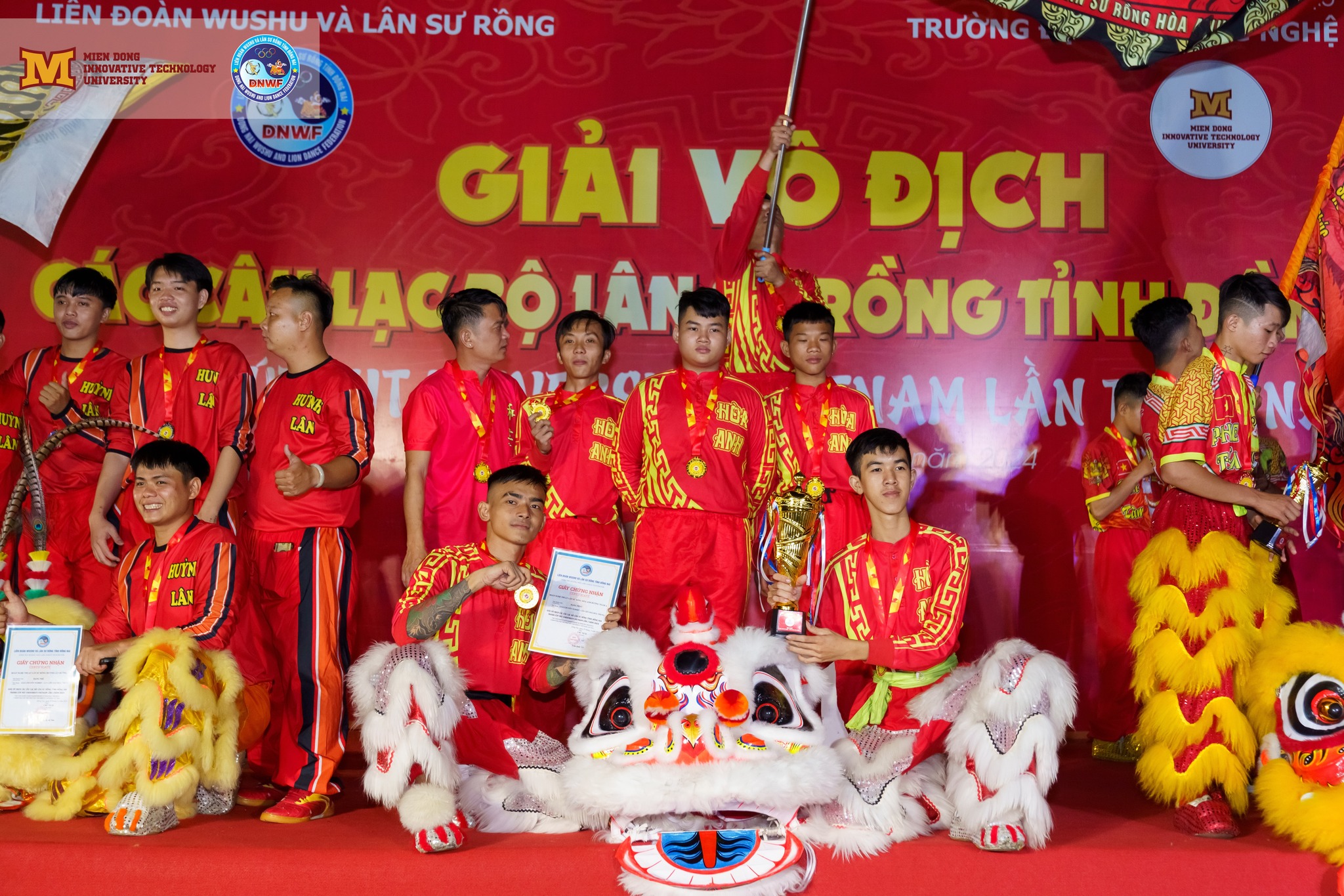 Giải Nhất hạng mục Lân Lên Mai Hoa Thung thuộc về Đoàn nghệ thuật Lân Sư Rồng - Hoà Anh Đường Team A