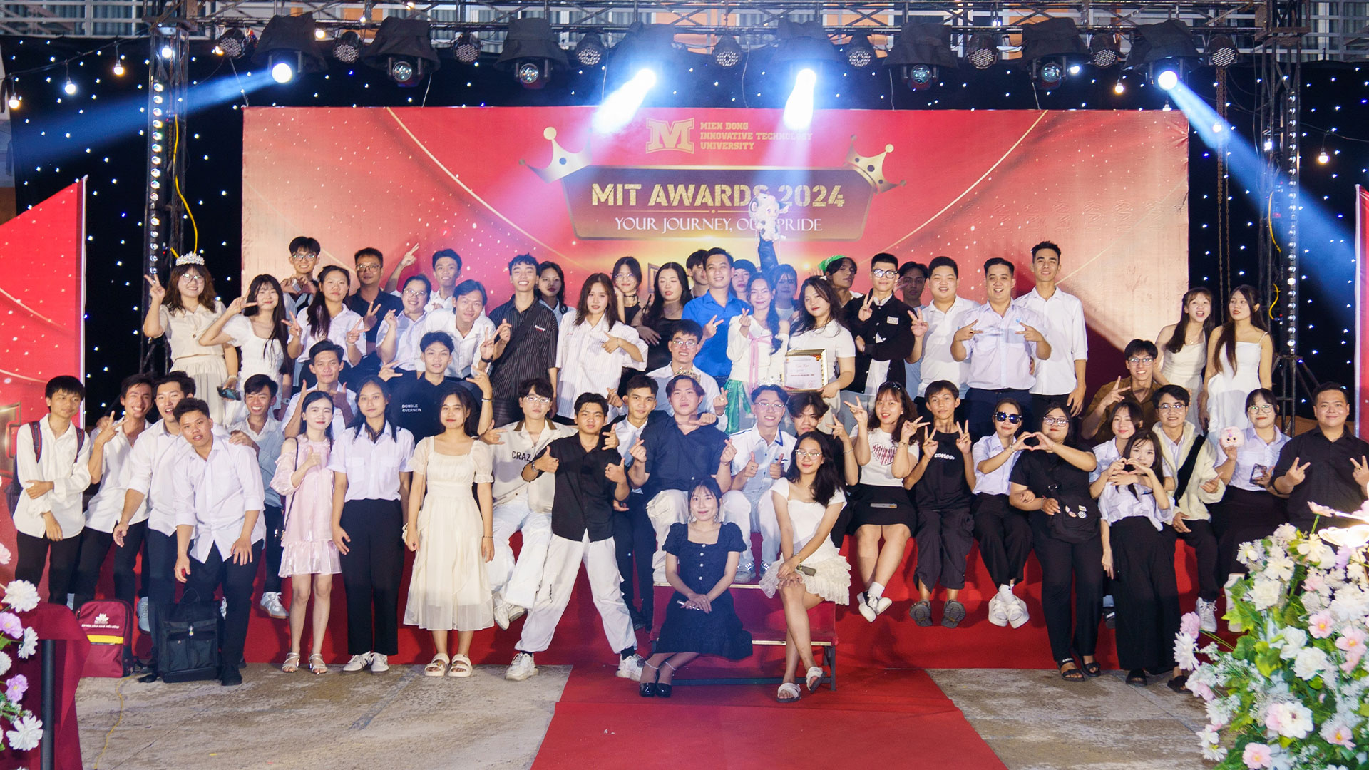 Lễ trao giải thưởng sinh viên năm 2024 và Dạ hội chào năm mới 2025 - MIT Awards 2024: 'Your Journey, Our Pride'