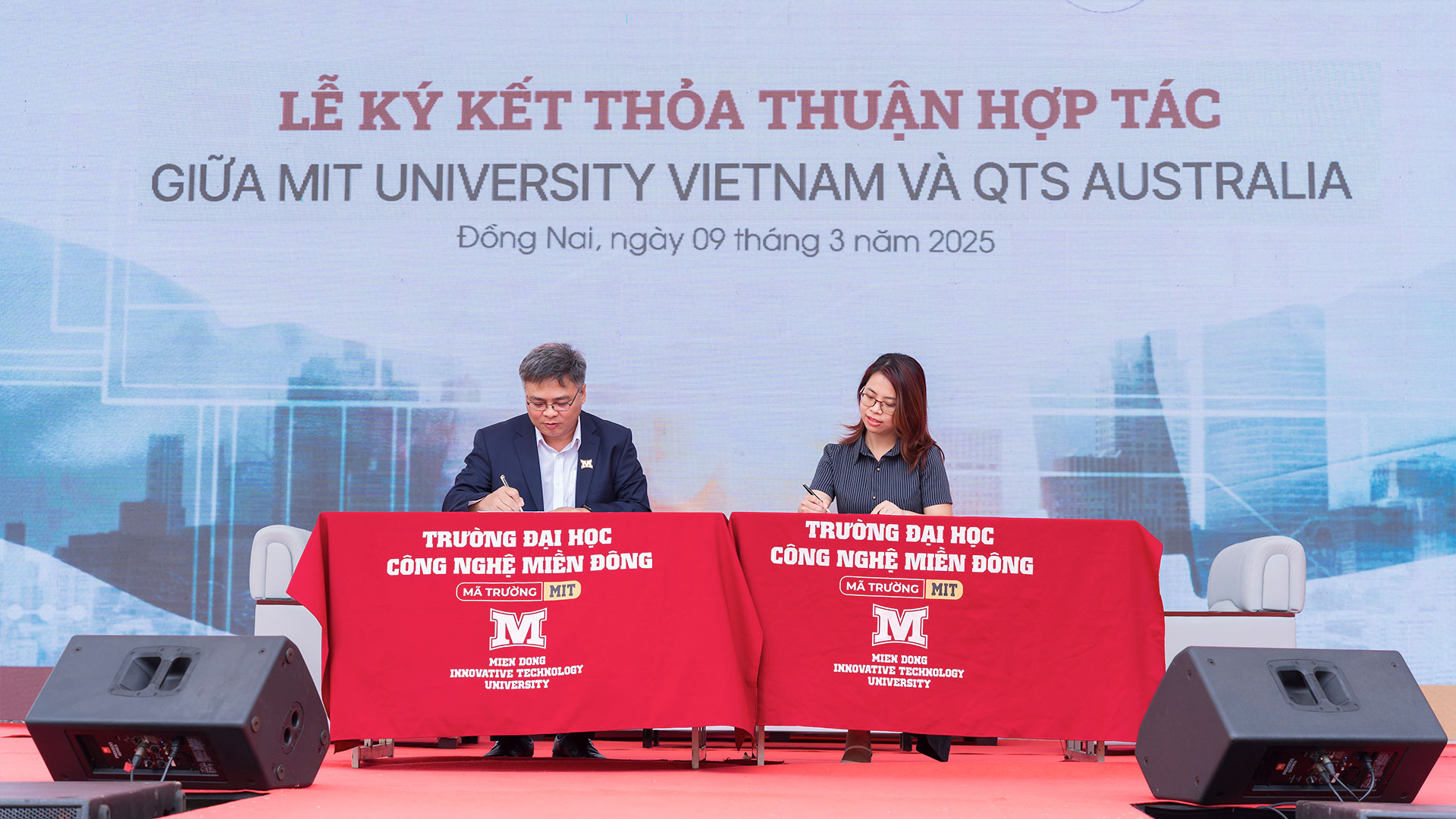 MIT Uni. is represented by Assoc. Prof. Dr. Pham Van Song – President of the University; QTS Australia is represented by Ms. Dinh Thi Kim Chi – Growth Director