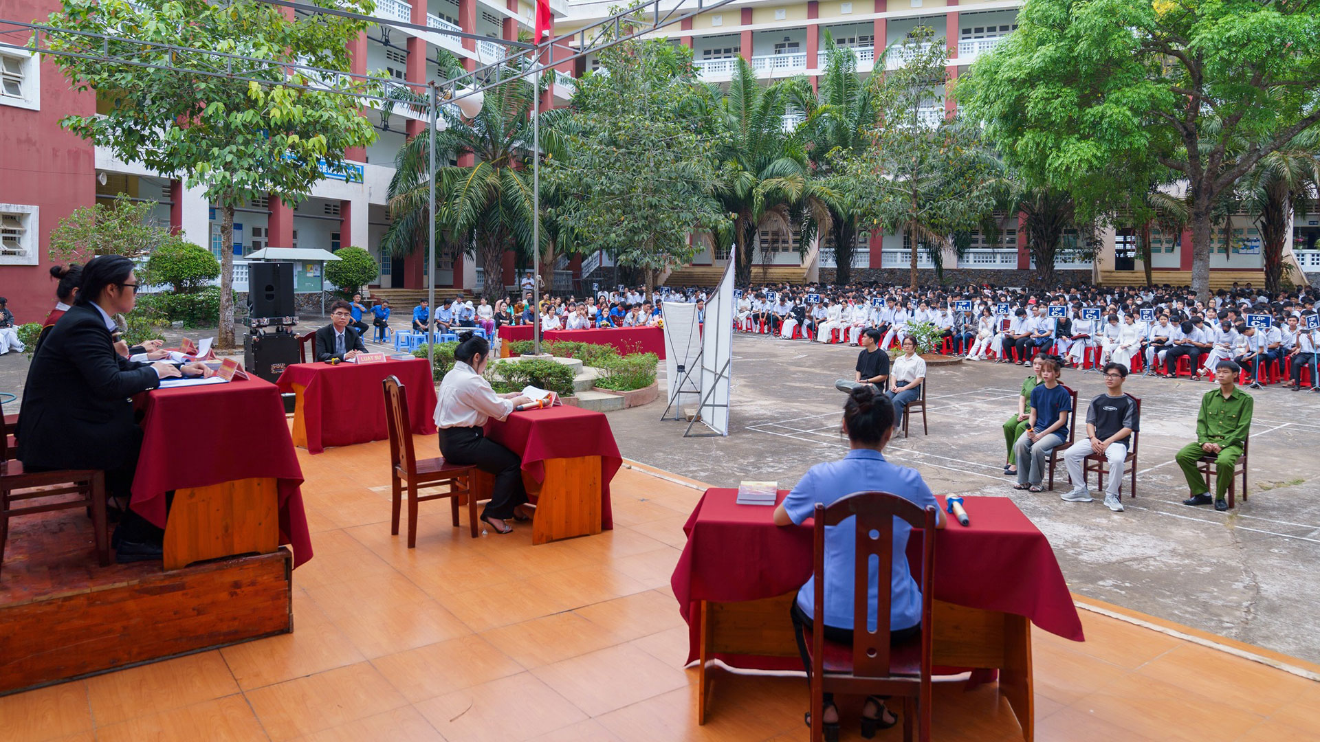 Sinh viên ngành Luật kinh tế MIT Uni. thể hiện xuất sắc tại Phiên tòa giả định - Xét xử tội mua bán trái phép chất ma túy