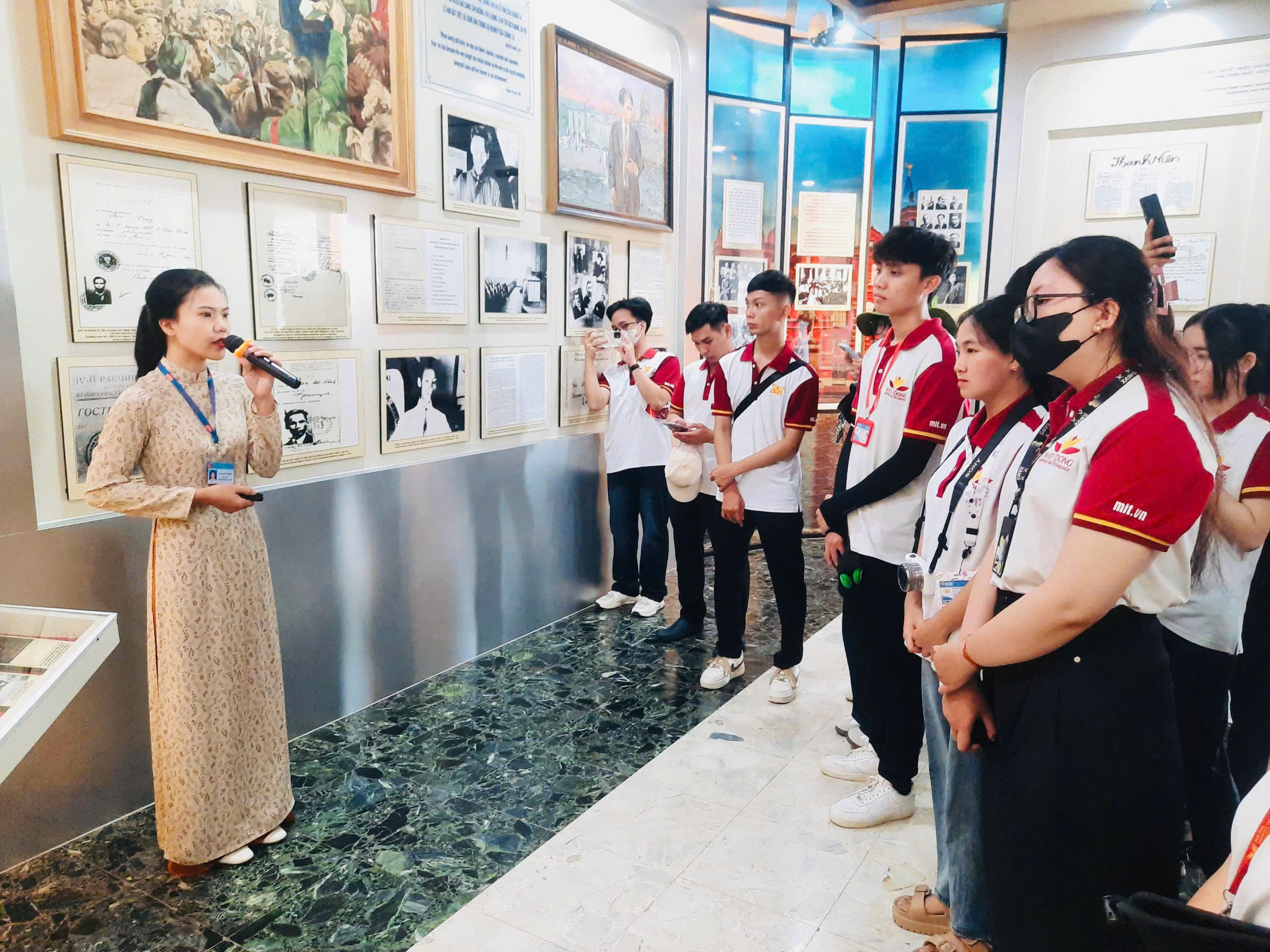 TRƯỜNG ĐẠI HỌC CÔNG NGHỆ MIỀN ĐÔNG (MIT UNI.) THEO DẤU CHÂN BÁC - HÀNH TRÌNH CỦA NIỀM TIN - KỶ NIỆM 135 NĂM NGÀY SINH CHỦ TỊCH HỒ CHÍ MINH (19/5/1890 – 19/5/2025)
