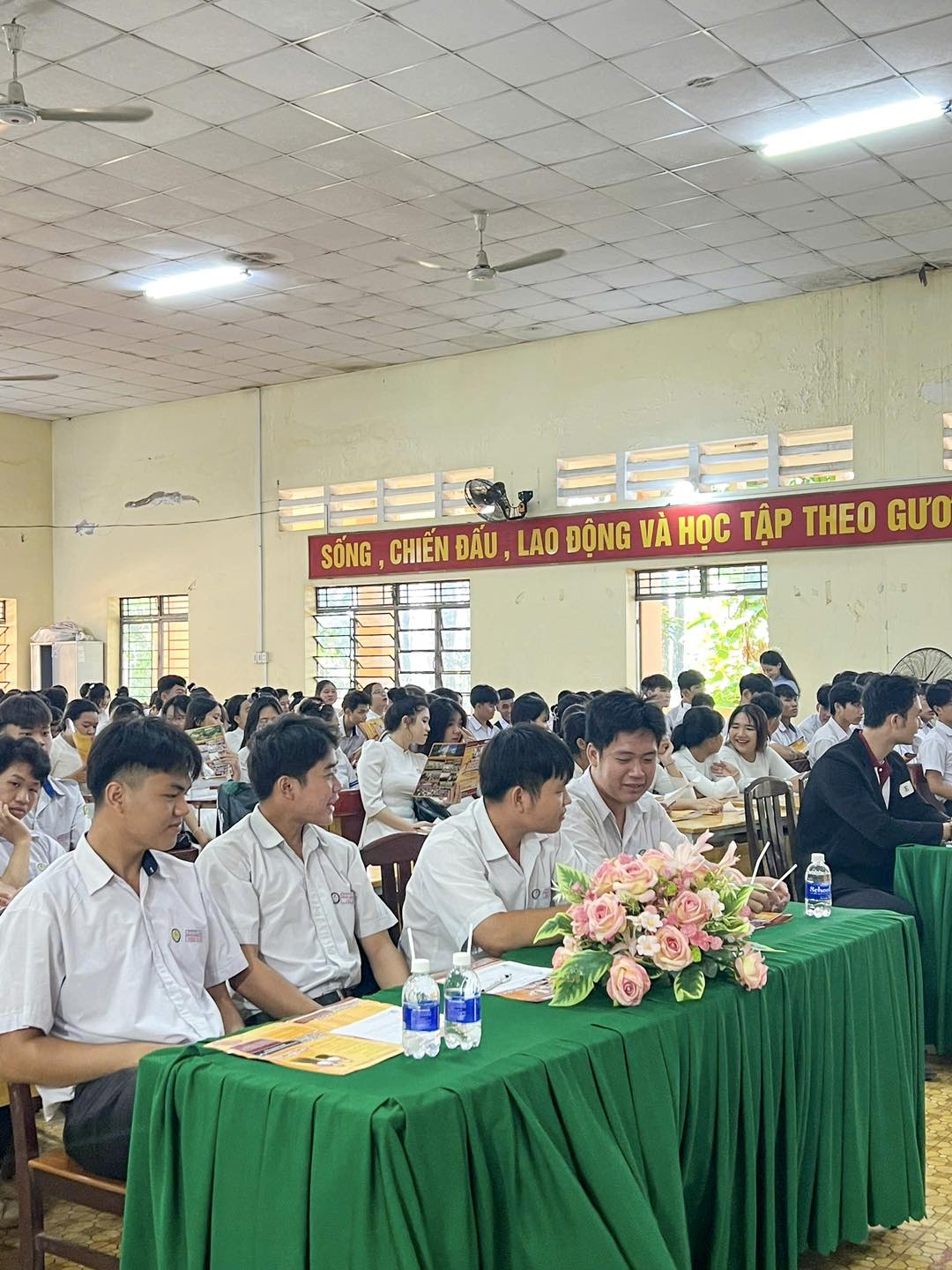 Trường Đại học Công nghệ Miền Đông "đổ bộ" THPT Trần Phú Đồng Nai