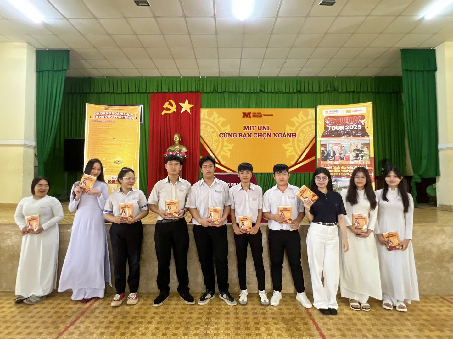 Trường Đại học Công nghệ Miền Đông "đổ bộ" THPT Trần Phú Đồng Nai