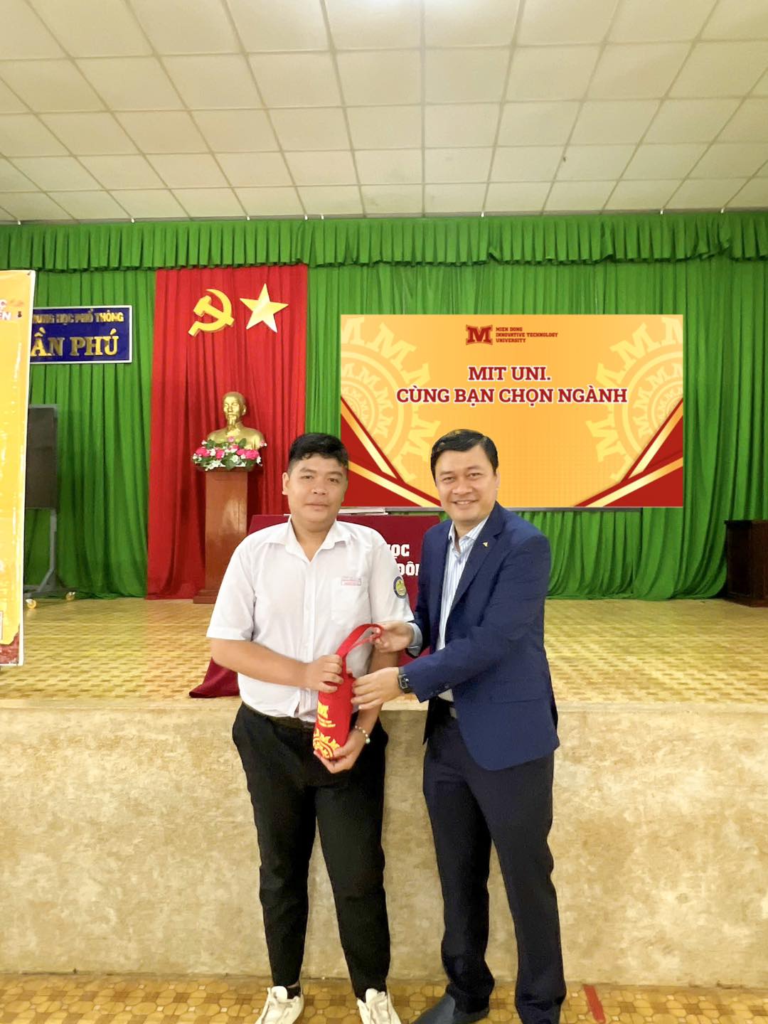 Trường Đại học Công nghệ Miền Đông "đổ bộ" THPT Trần Phú Đồng Nai