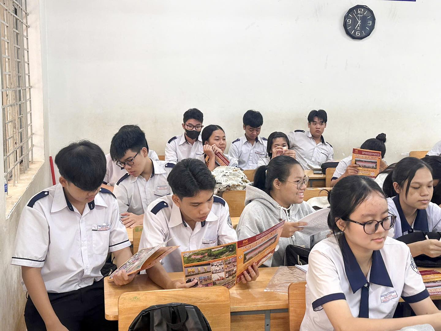 Trường Đại học Công nghệ Miền Đông đồng hành cùng THPT Dầu Giây