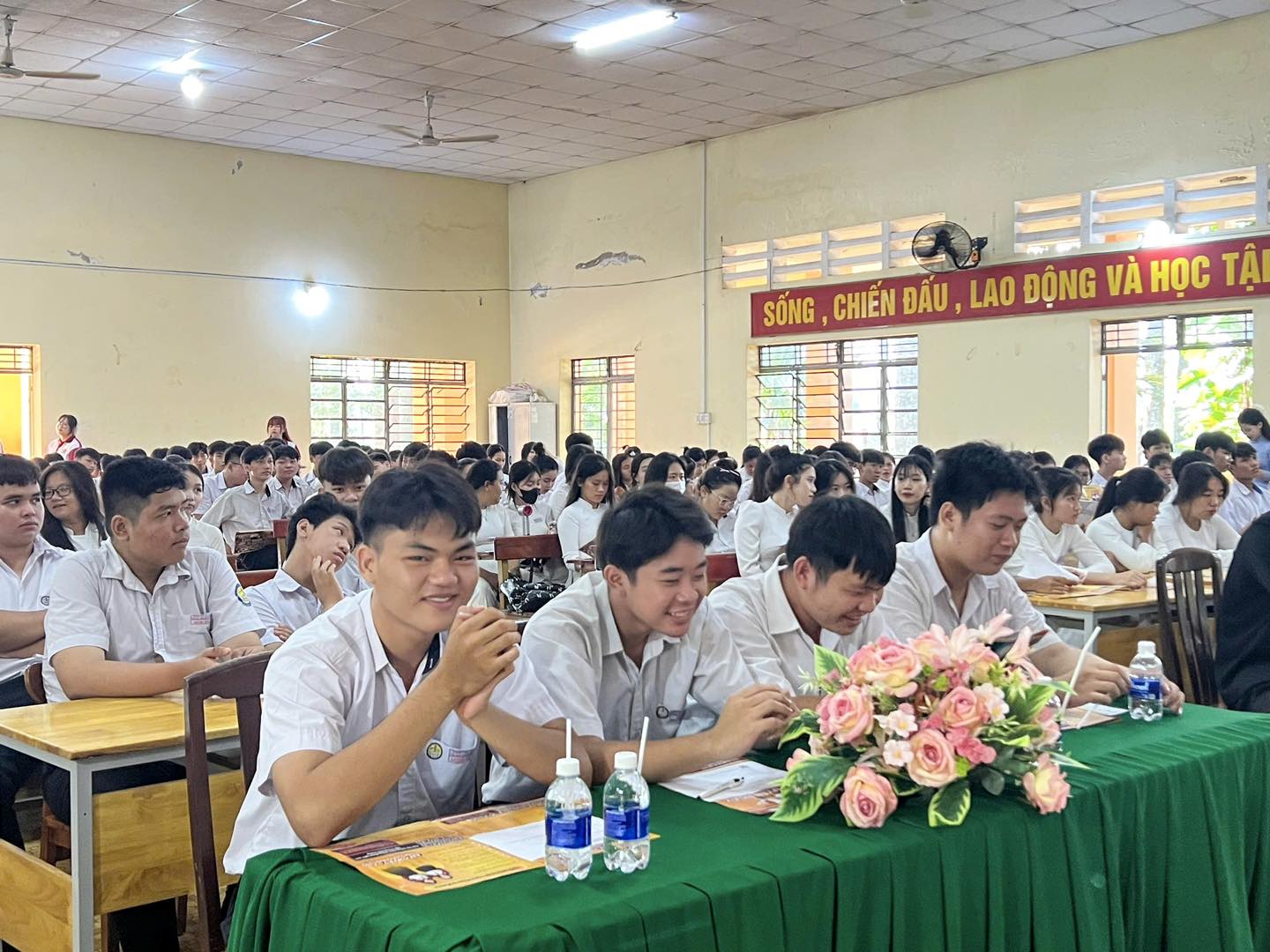 Trường Đại học Công nghệ Miền Đông "đổ bộ" THPT Trần Phú Đồng Nai