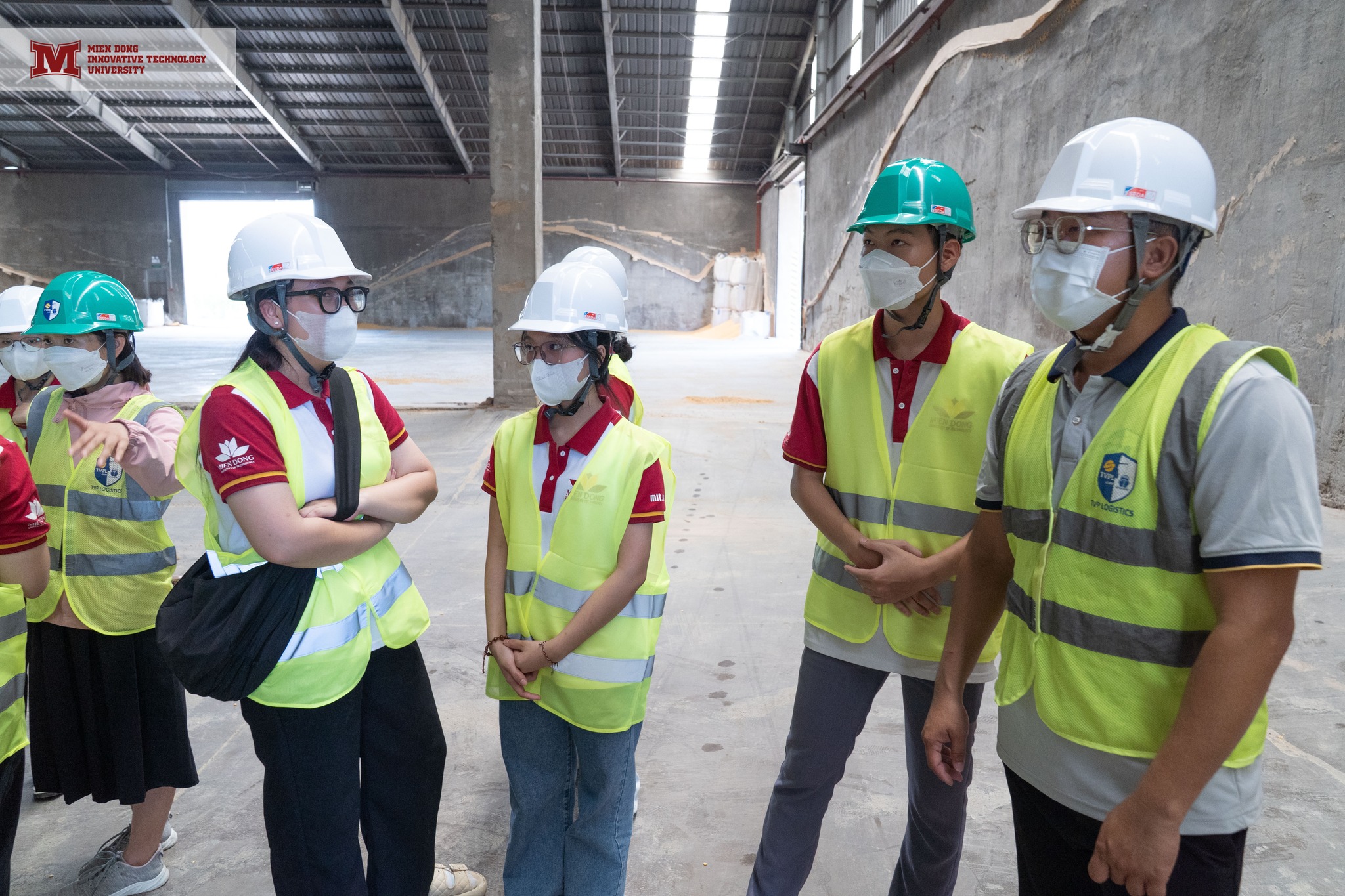 Sinh viên MIT Uni. - Trải nghiệm thực tế Logistics tại Cảng Thị Vải