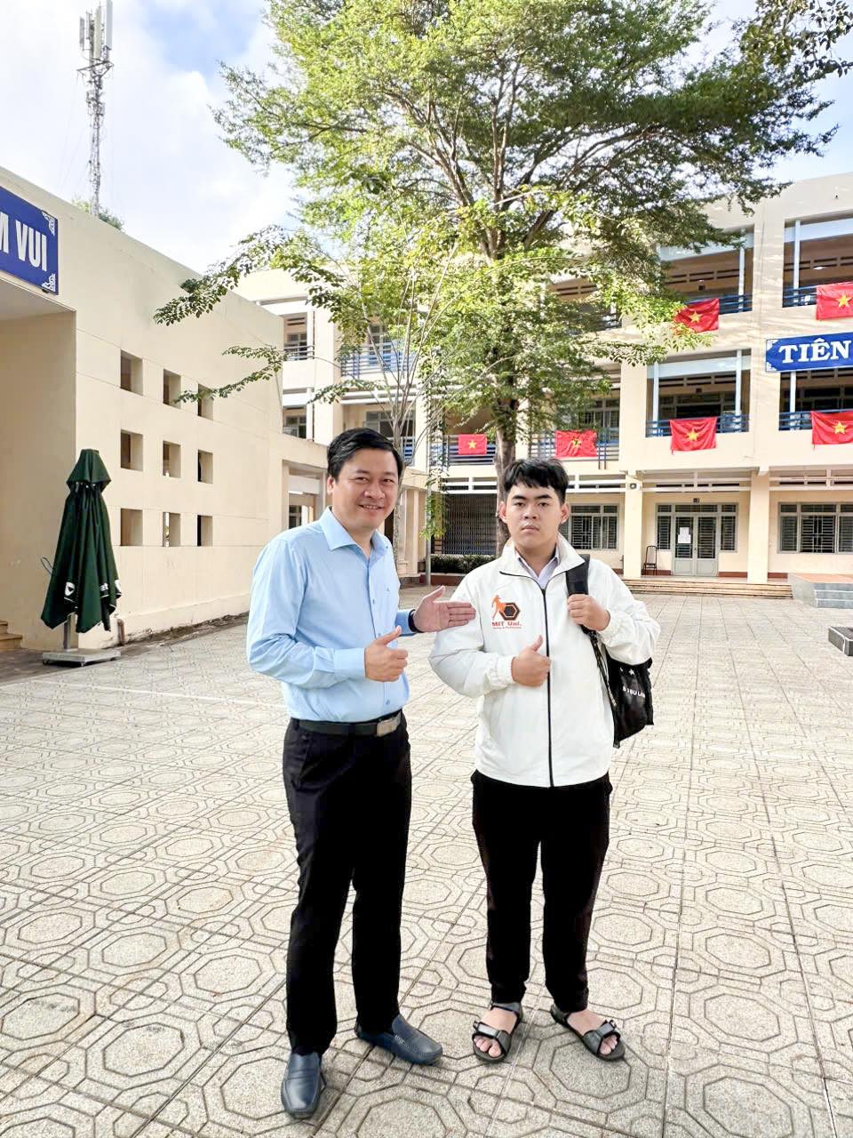 Trường Đại học Công nghệ Miền Đông đồng hành cùng THPT Dầu Giây