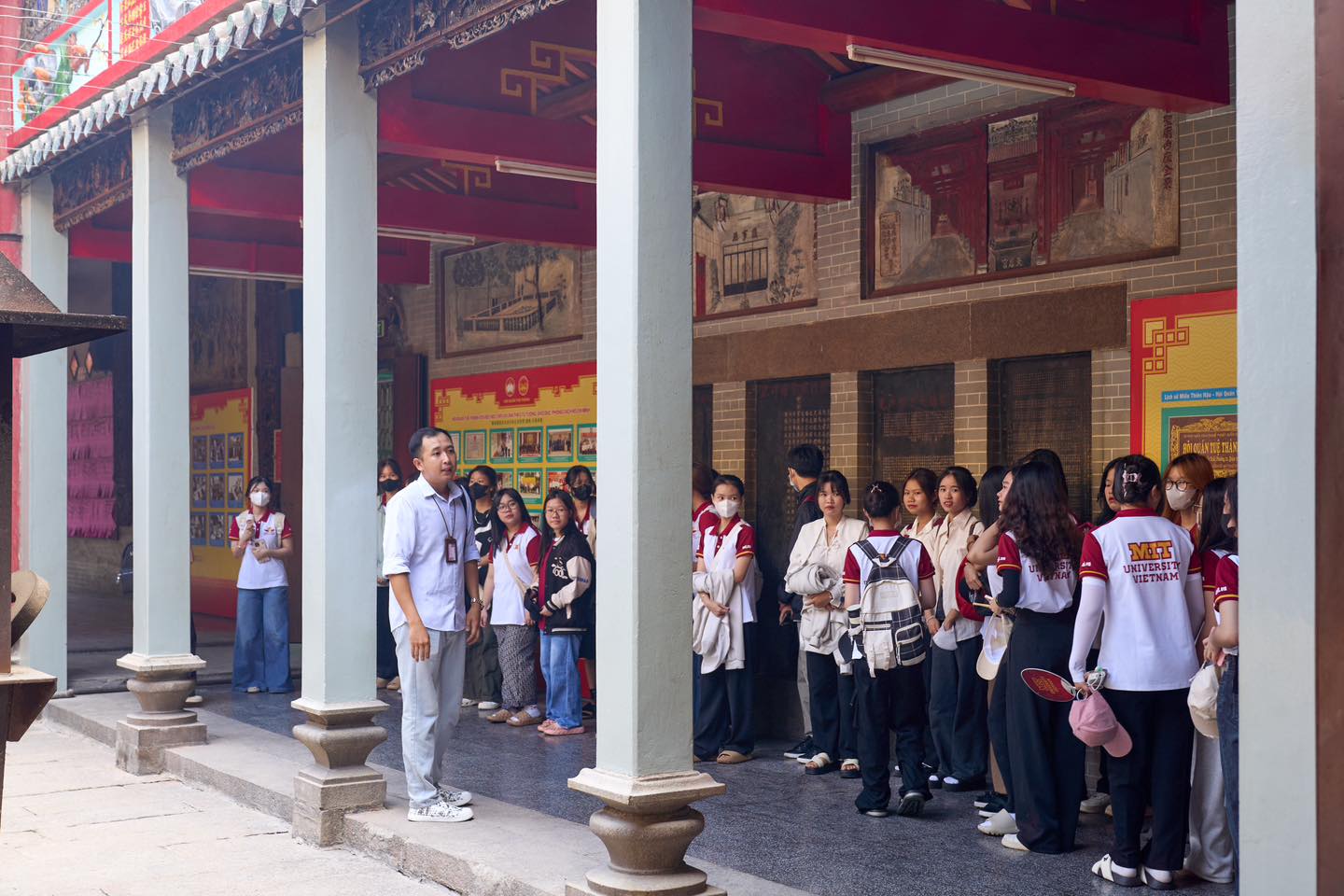 Sinh viên ngành Ngôn ngữ Trung Quốc của MIT Uni. trải nghiệm thực tế tại Chinatown TP.HCM