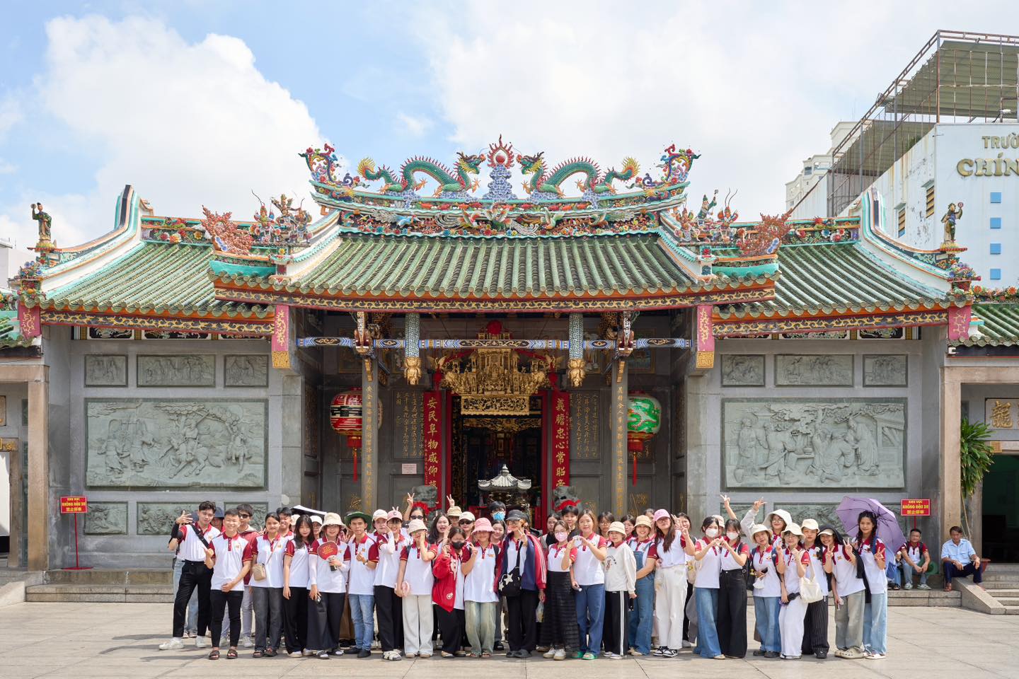 Sinh viên ngành Ngôn ngữ Trung Quốc của MIT Uni. trải nghiệm thực tế tại Chinatown TP.HCM