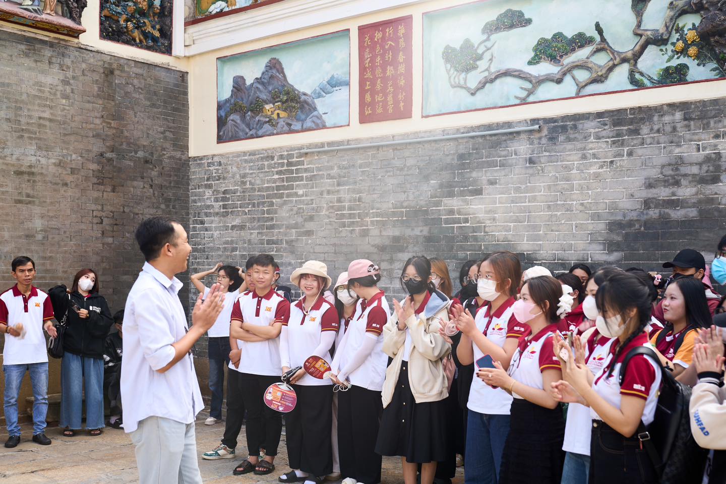 Sinh viên ngành Ngôn ngữ Trung Quốc của MIT Uni. trải nghiệm thực tế tại Chinatown TP.HCM