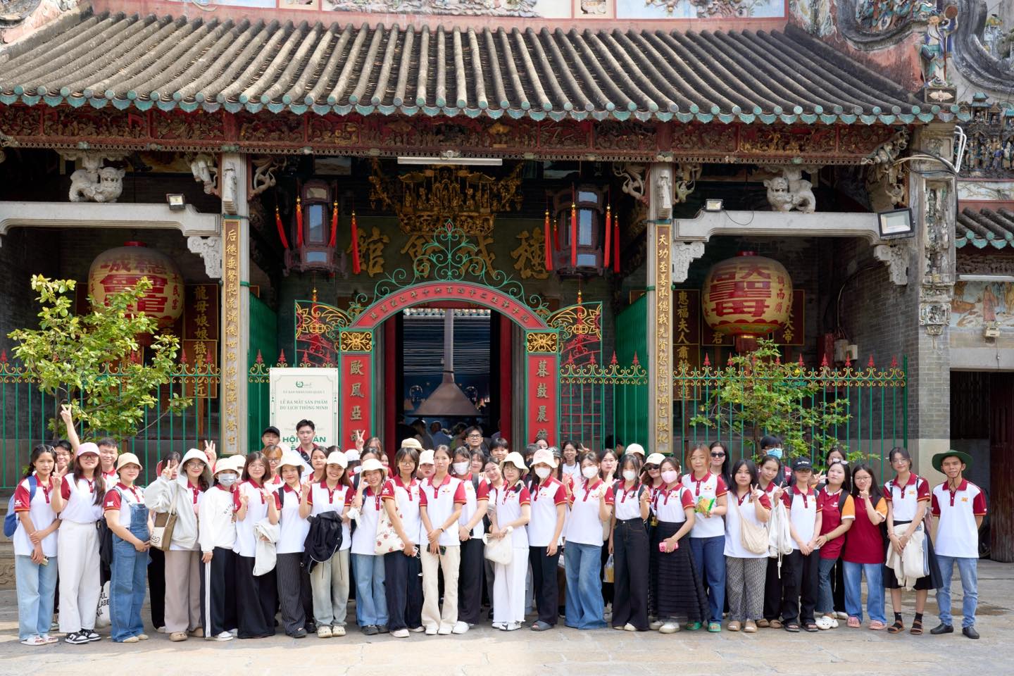 Sinh viên ngành Ngôn ngữ Trung Quốc của MIT Uni. trải nghiệm thực tế tại Chinatown TP.HCM