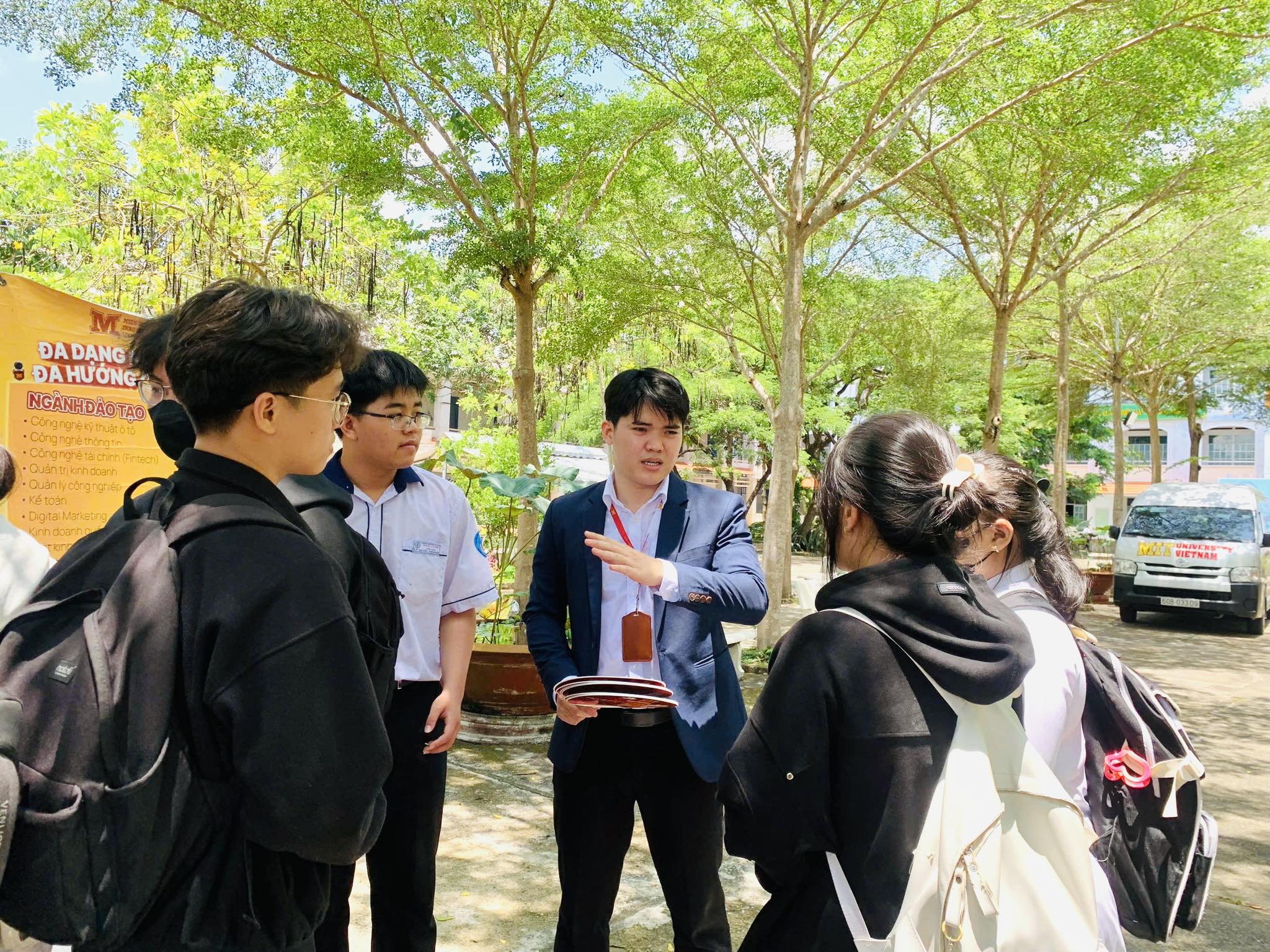Trường Đại học Công nghệ Miền Đông tư vấn tuyển sinh tại Bình Thuận