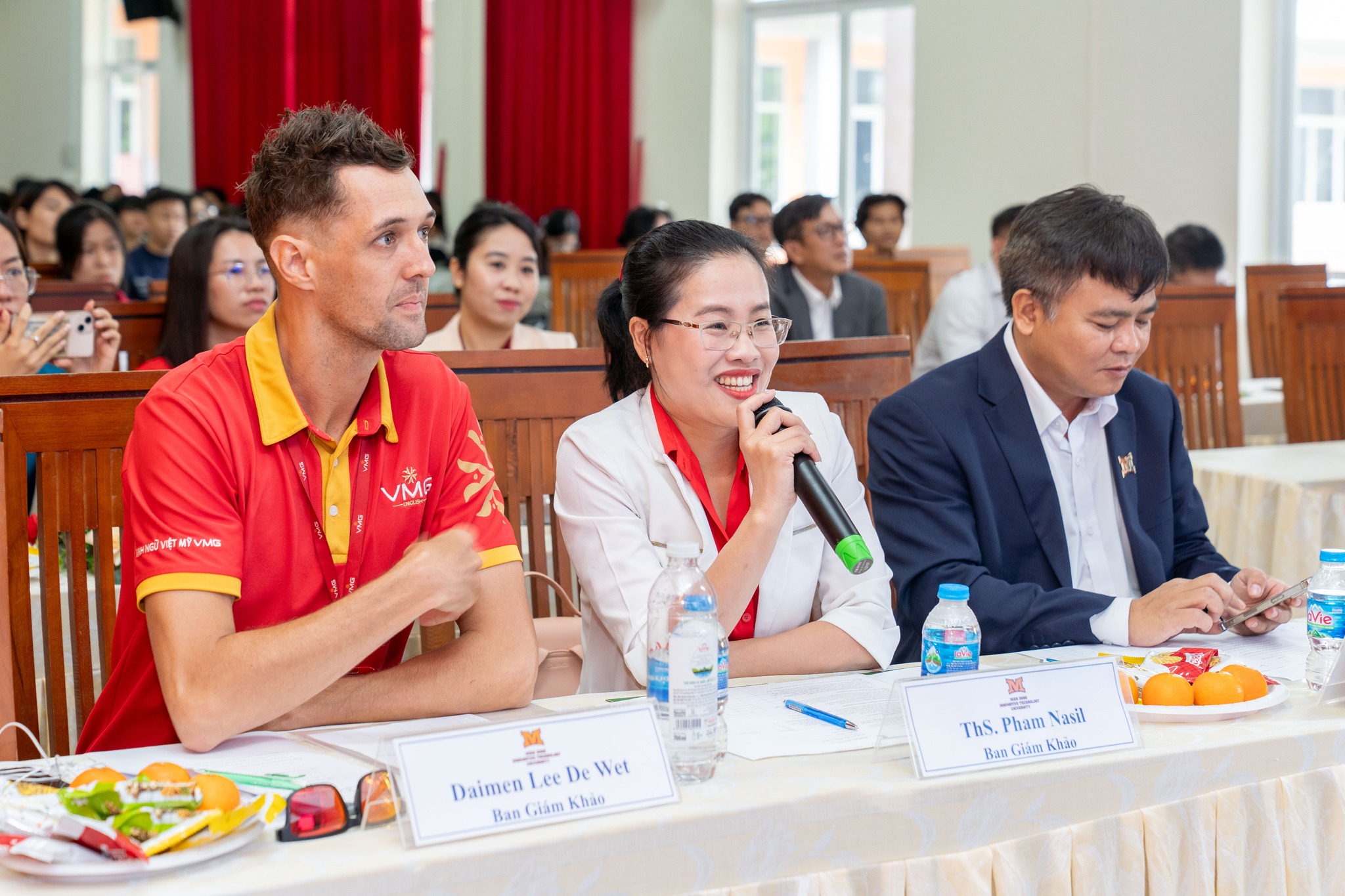 Vòng bán kết cuộc thi hùng biện tiếng Anh – Speak or Lose tại MIT Uni.