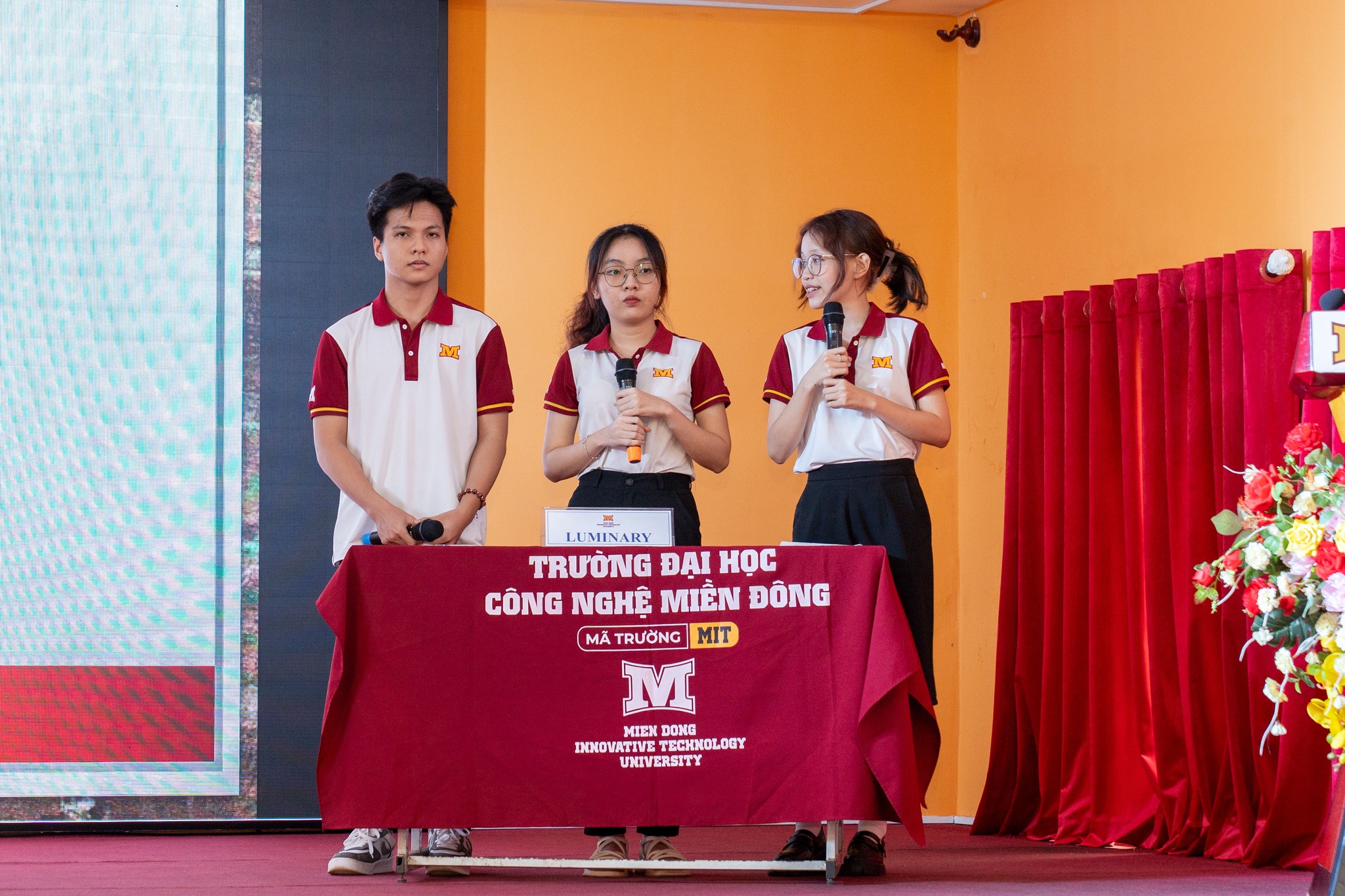 Vòng bán kết cuộc thi hùng biện tiếng Anh – Speak or Lose tại MIT Uni.