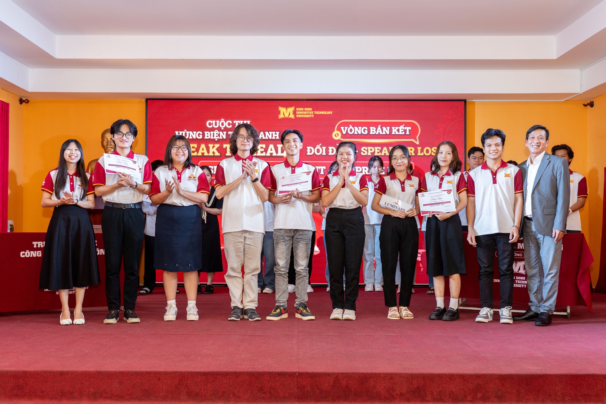 Vòng bán kết cuộc thi hùng biện tiếng Anh – Speak or Lose tại MIT Uni.