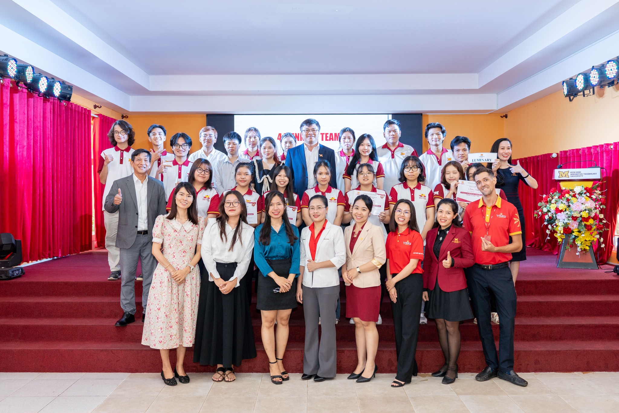 Vòng bán kết cuộc thi hùng biện tiếng Anh – Speak or Lose tại MIT Uni.