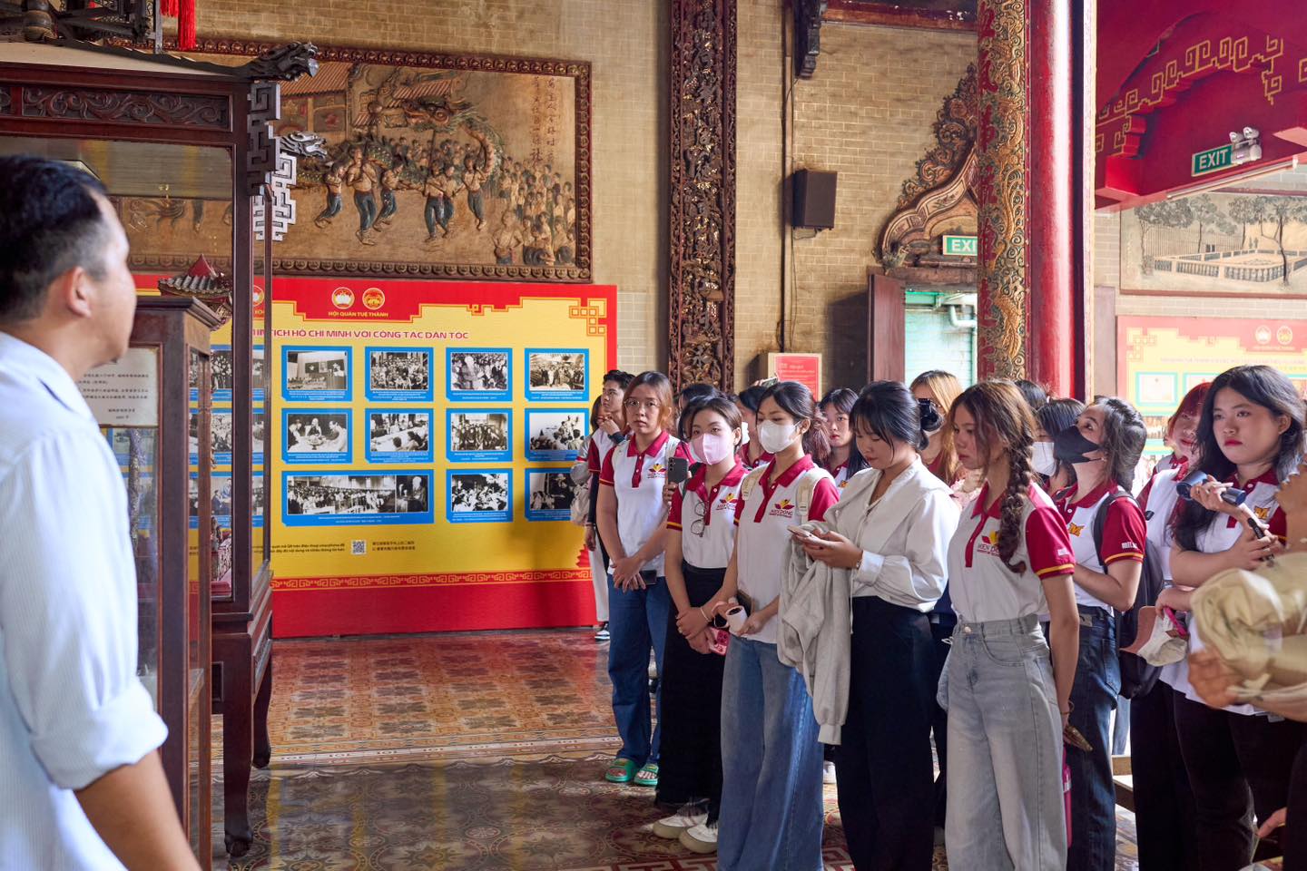 Sinh viên ngành Ngôn ngữ Trung Quốc của MIT Uni. trải nghiệm thực tế tại Chinatown TP.HCM