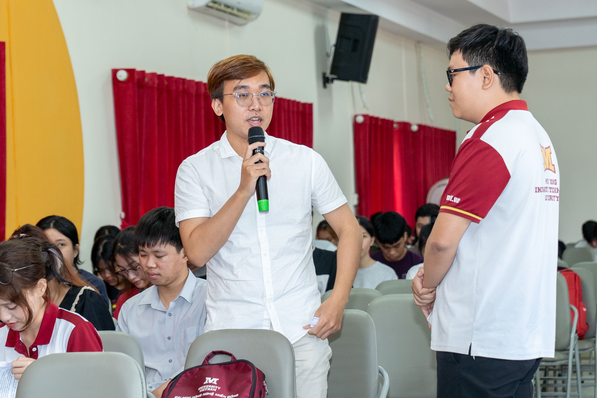 Vòng bán kết cuộc thi hùng biện tiếng Anh – Speak or Lose tại MIT Uni.