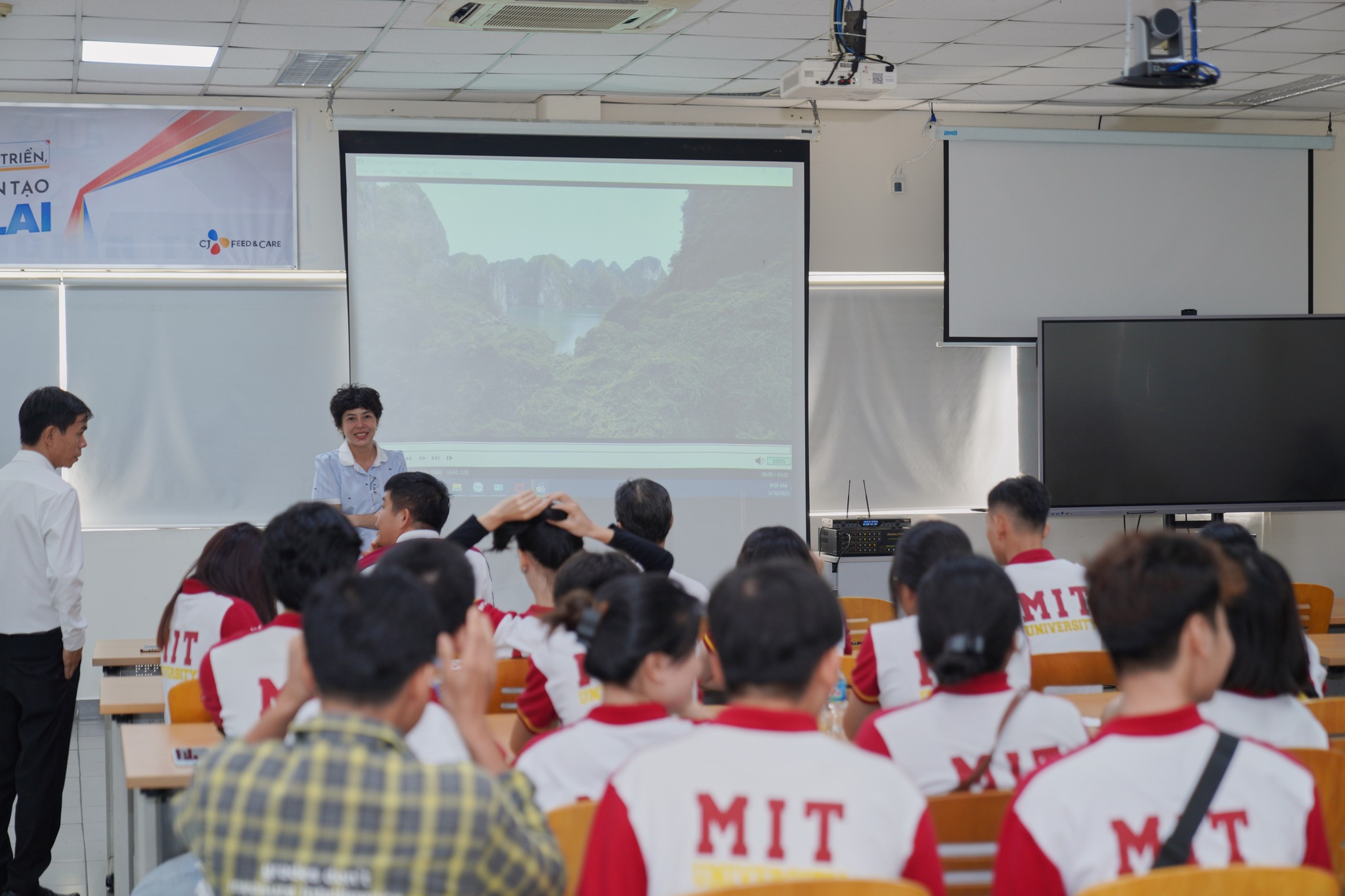 Khám phá nhà máy CJ Vina Agri – Cơ hội cho sinh viên Thú y MIT Uni.
