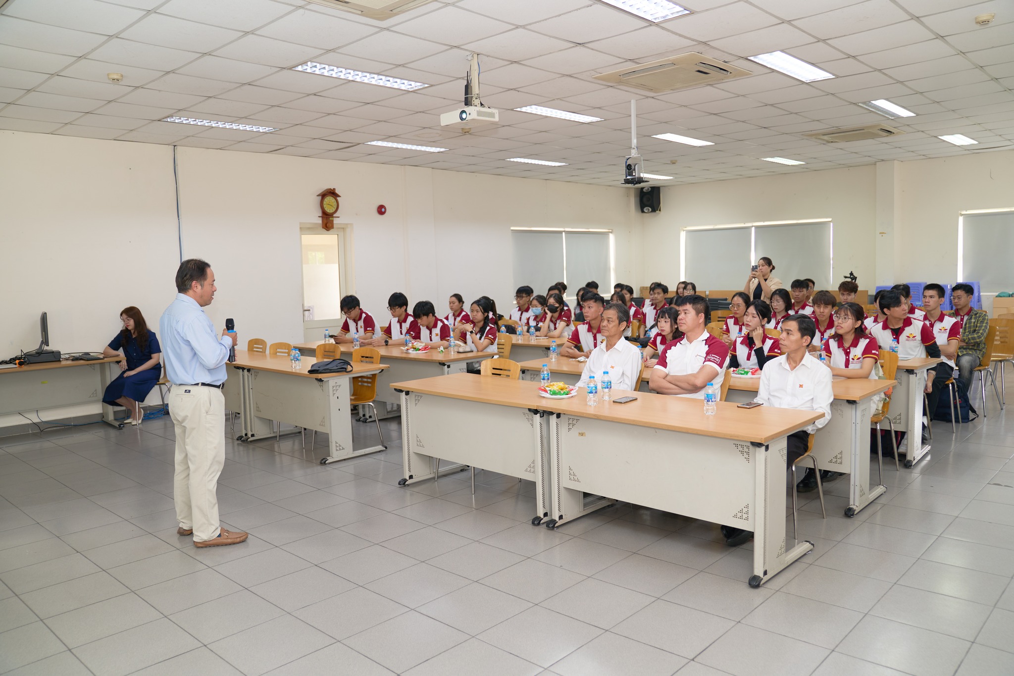 Khám phá nhà máy CJ Vina Agri – Cơ hội cho sinh viên Thú y MIT Uni.