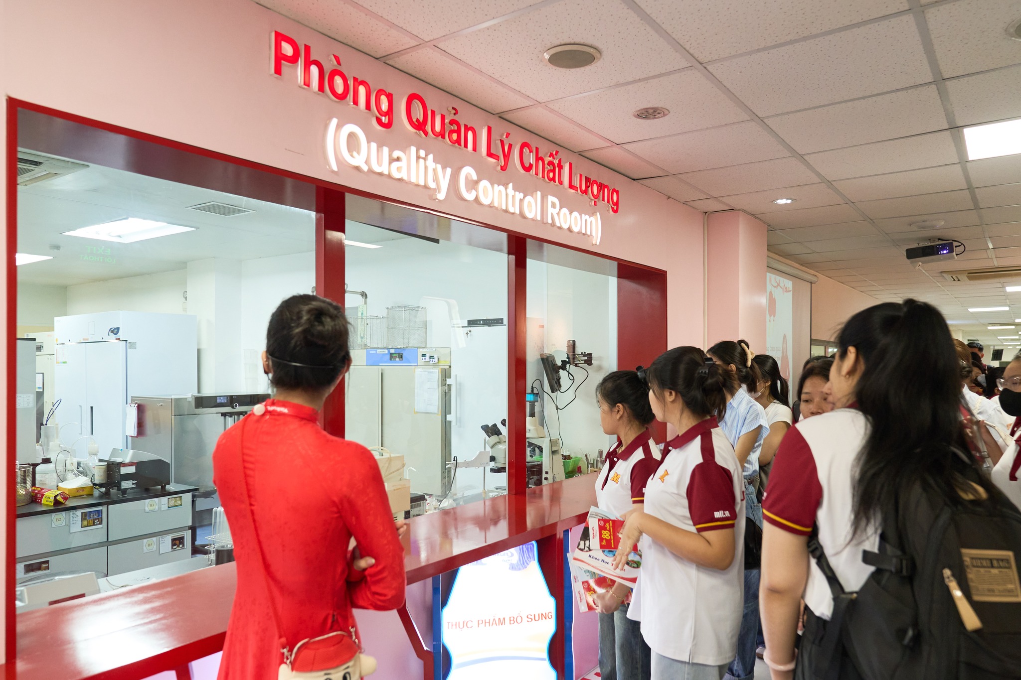 Sinh viên MIT Uni. trải nghiệm thực tế tại nhà máy Yakult Việt Nam