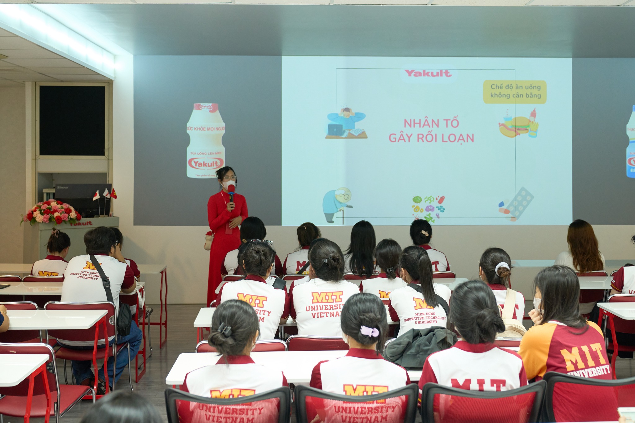 Sinh viên MIT Uni. trải nghiệm thực tế tại nhà máy Yakult Việt Nam