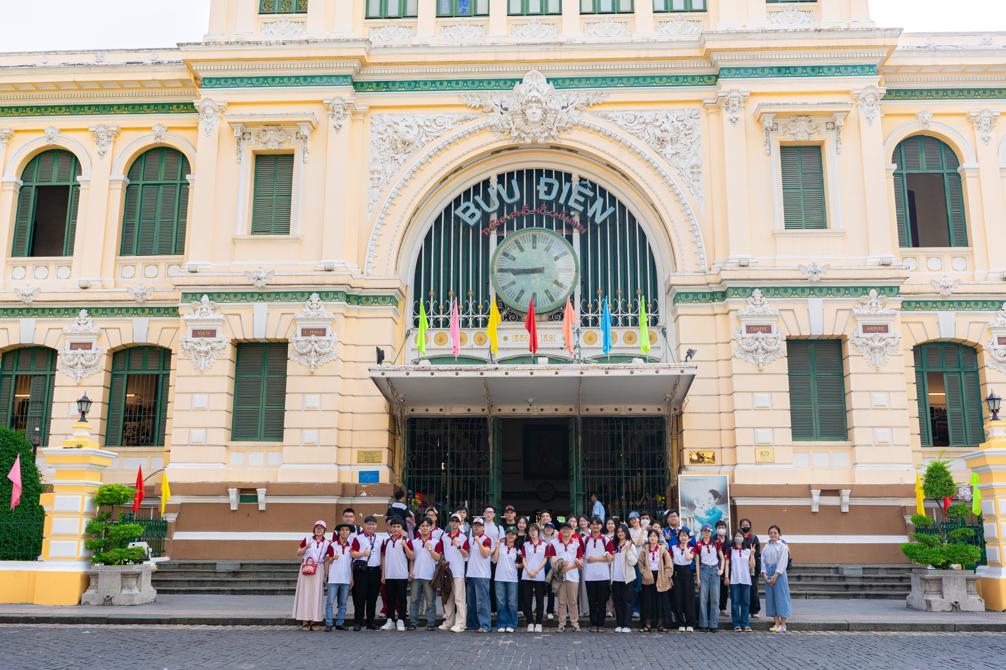 The Real English Experience - Sinh viên MIT Uni. trải nghiệm văn hóa TP.HCM