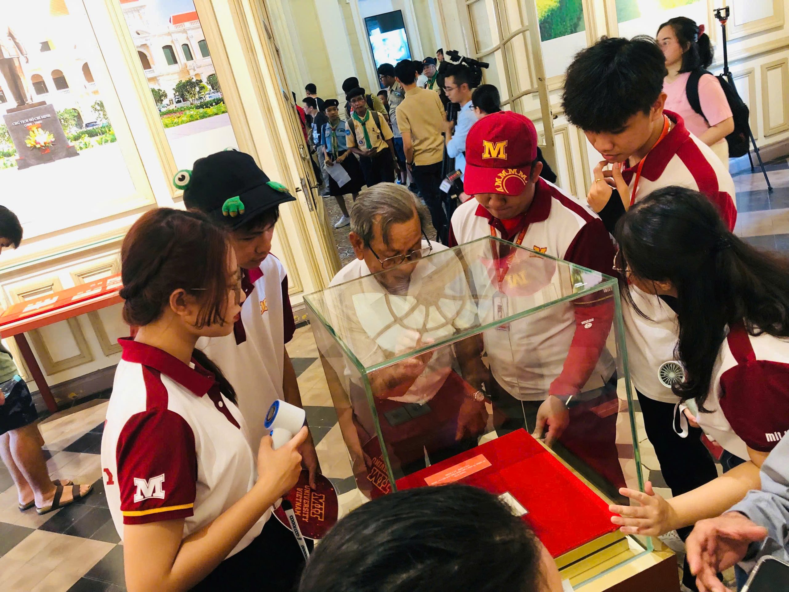 TRƯỜNG ĐẠI HỌC CÔNG NGHỆ MIỀN ĐÔNG (MIT UNI.) THEO DẤU CHÂN BÁC - HÀNH TRÌNH CỦA NIỀM TIN - KỶ NIỆM 135 NĂM NGÀY SINH CHỦ TỊCH HỒ CHÍ MINH (19/5/1890 – 19/5/2025)