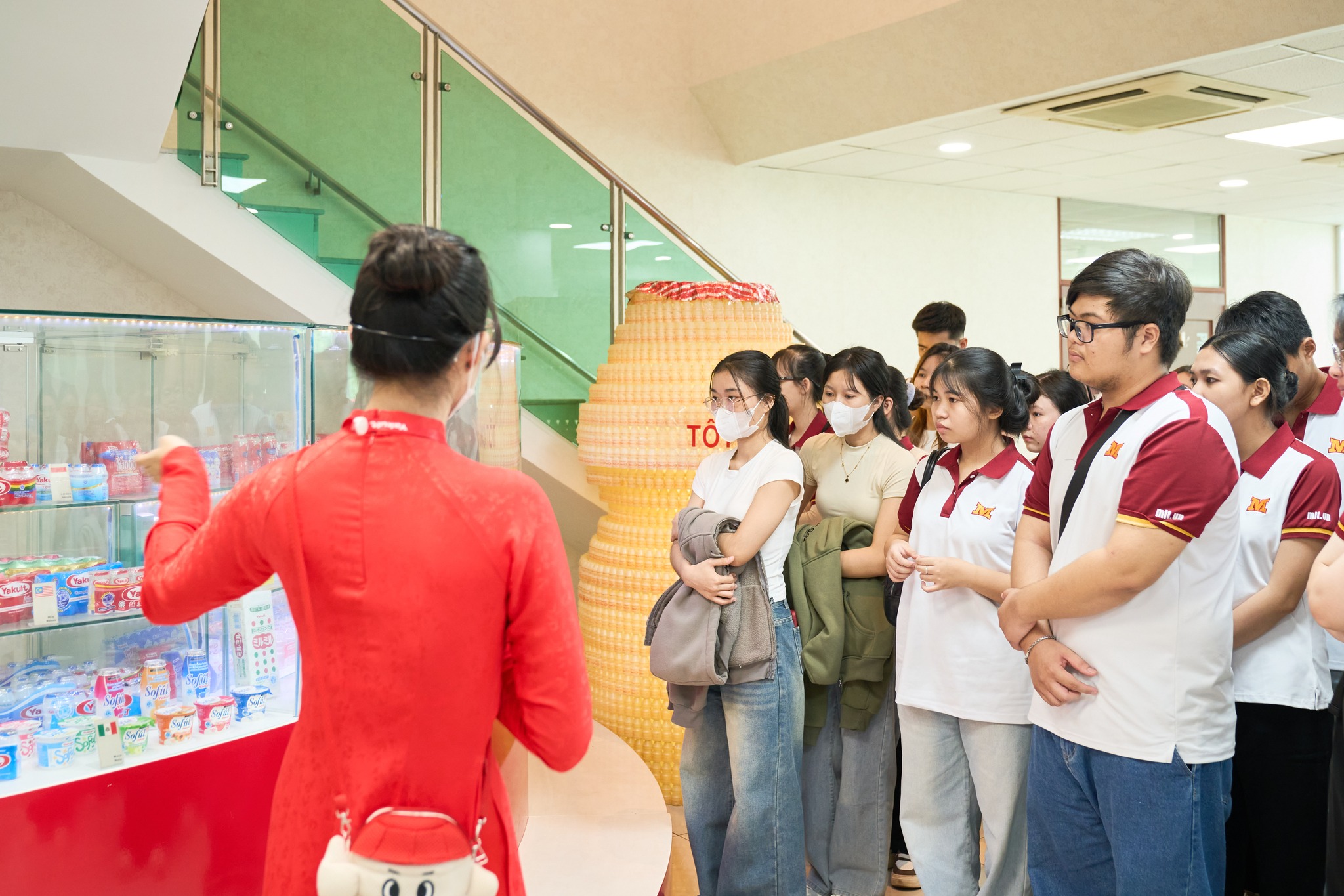 Sinh viên MIT Uni. trải nghiệm thực tế tại nhà máy Yakult Việt Nam