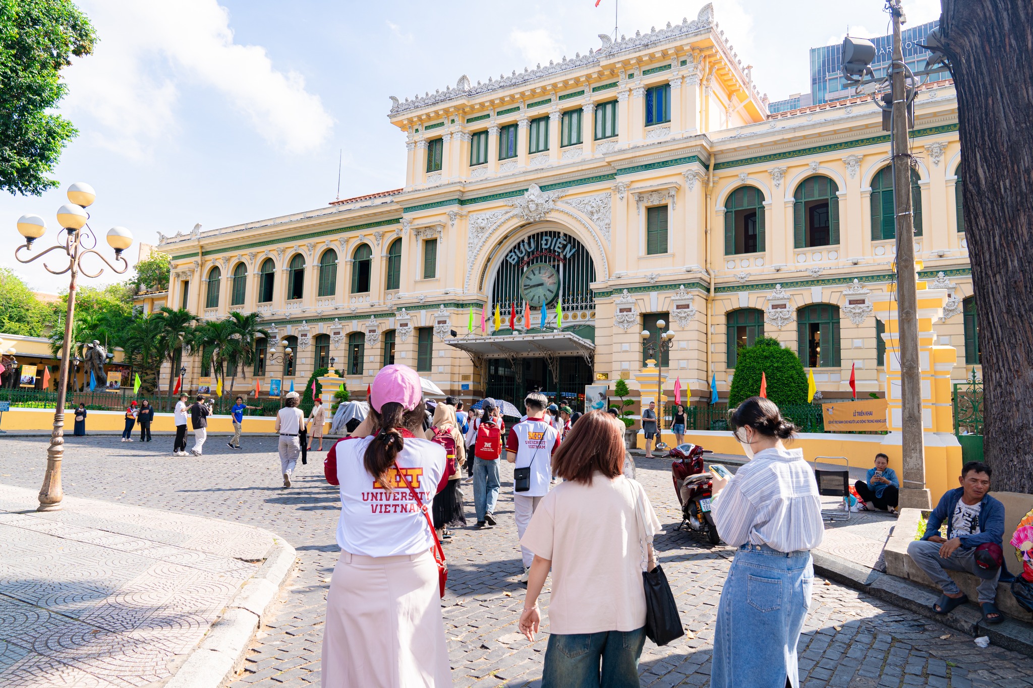 The Real English Experience - Sinh viên MIT Uni. trải nghiệm văn hóa TP.HCM