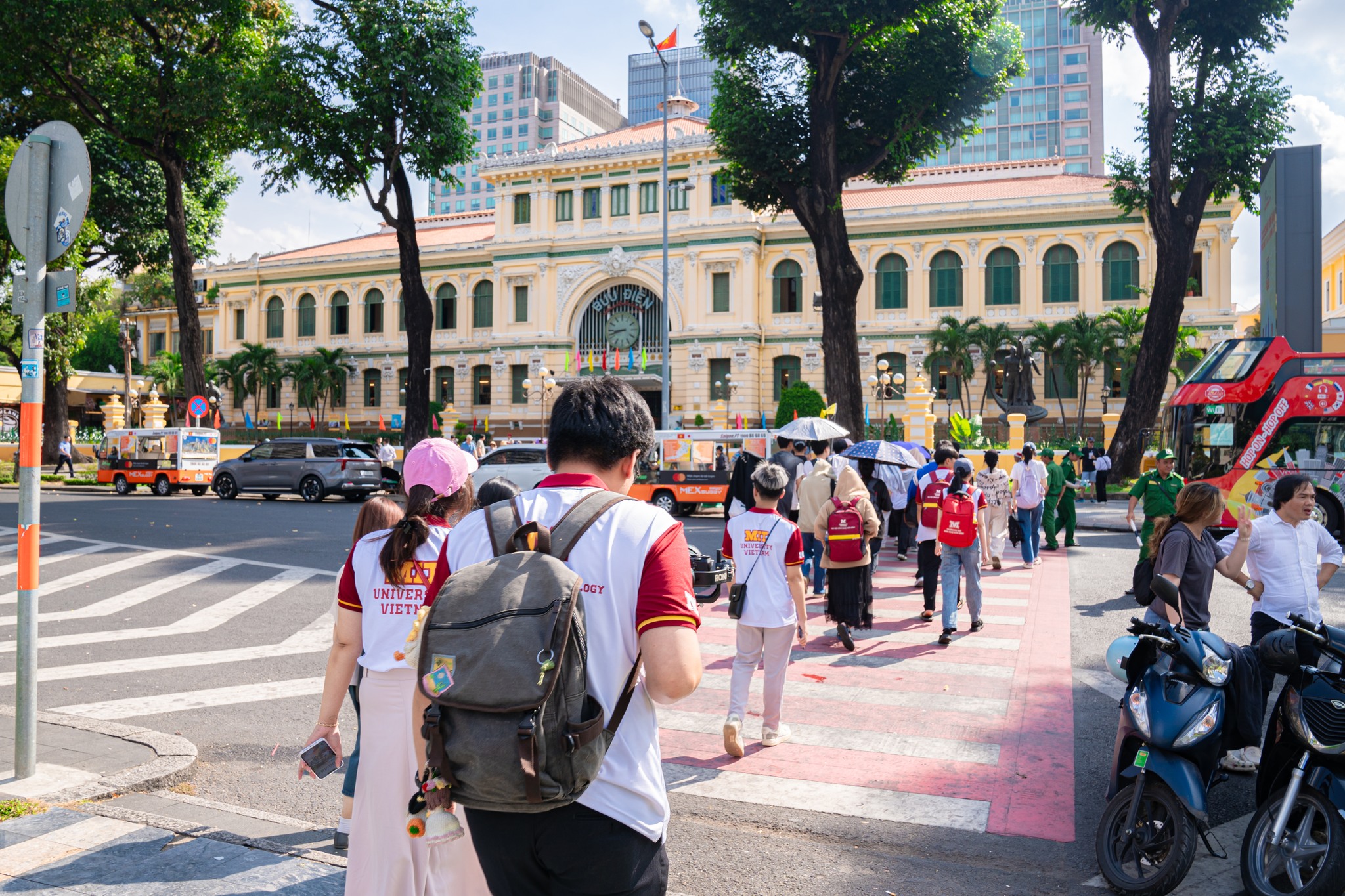 The Real English Experience - Sinh viên MIT Uni. trải nghiệm văn hóa TP.HCM