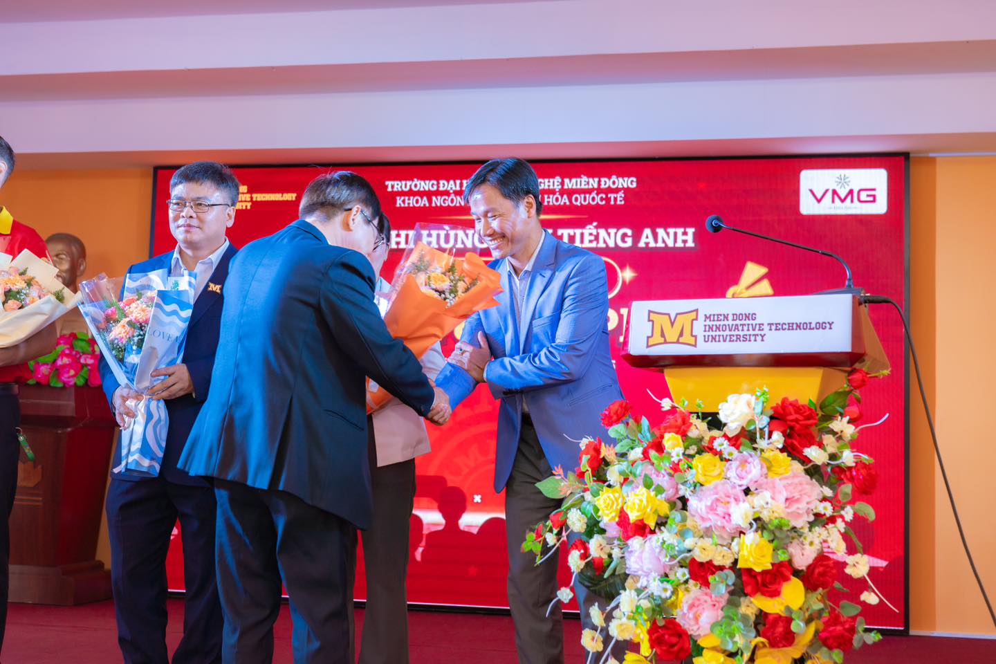 Vòng chung kết cuộc thi hùng biện tiếng Anh 2025 | MIT Uni.
