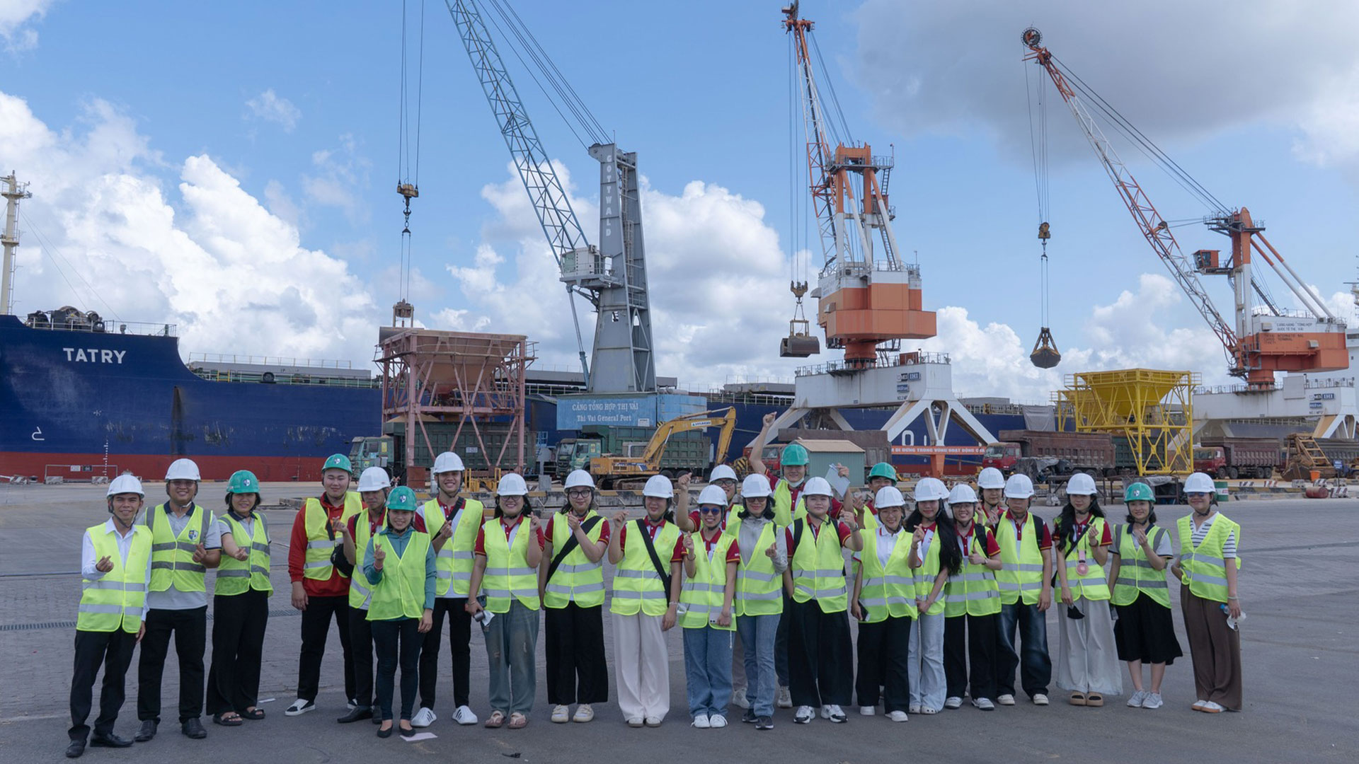 Sinh viên MIT Uni. - Trải nghiệm thực tế Logistics tại Cảng Thị Vải