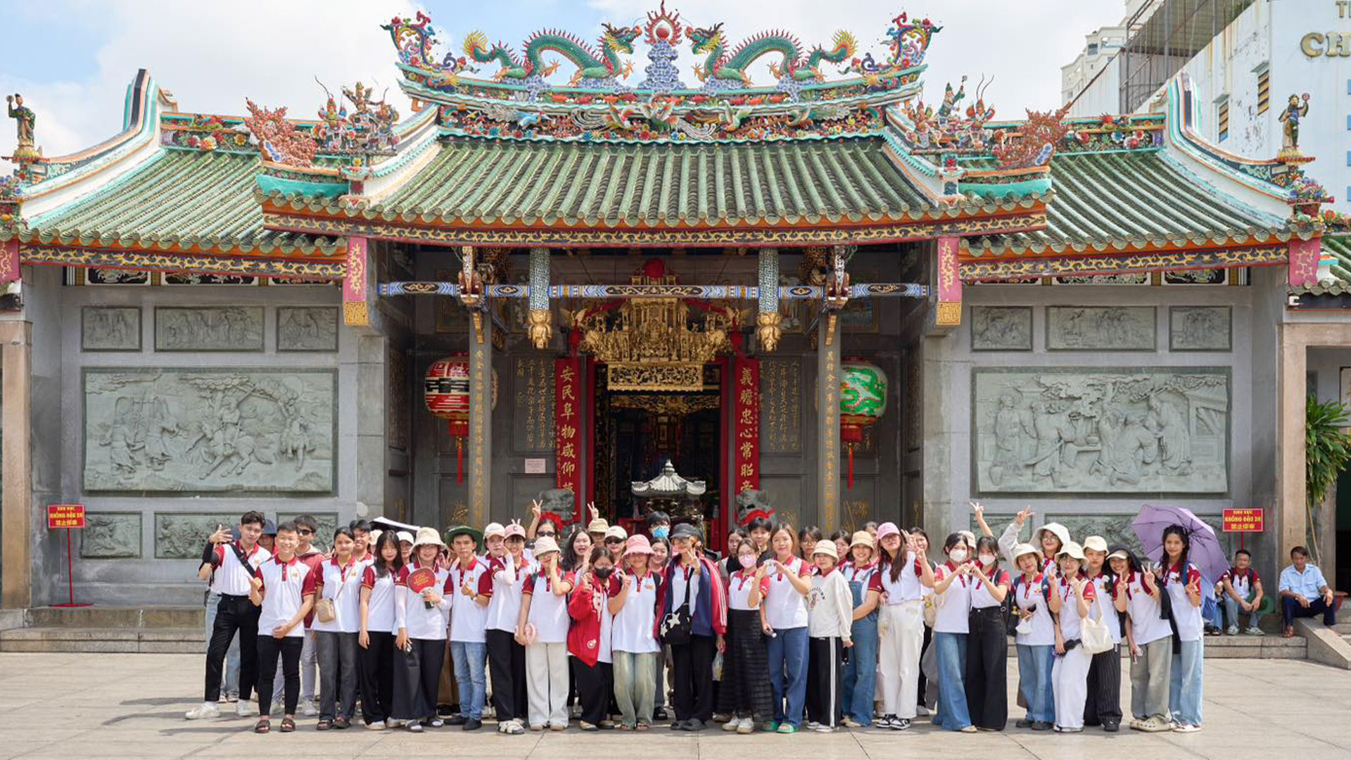 Sinh viên ngành Ngôn ngữ Trung Quốc trải nghiệm thực tế tại Chinatown TP.HCM