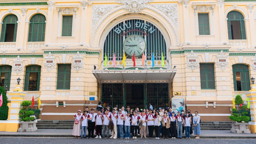 The Real English Experience - Sinh viên MIT Uni. trải nghiệm văn hóa TP.HCM