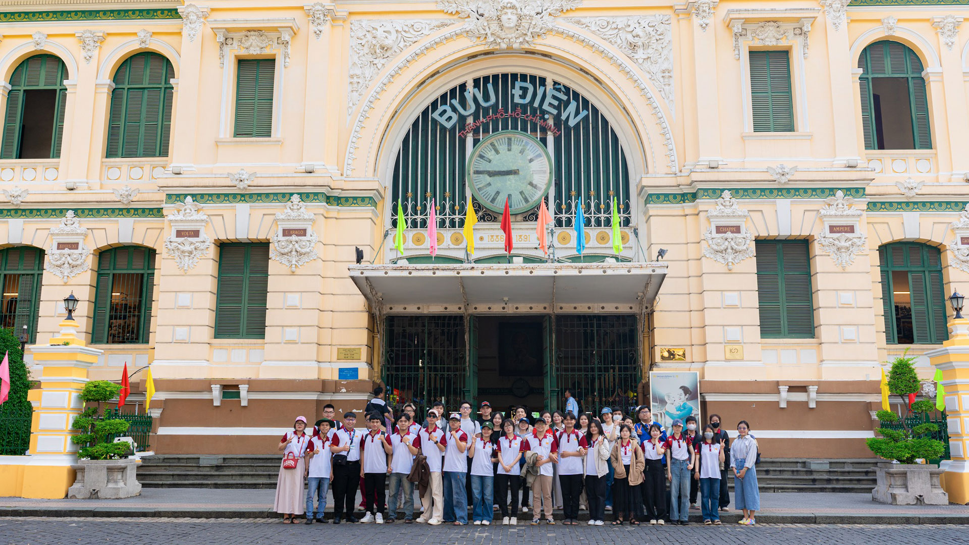 The Real English Experience - Sinh viên MIT Uni. trải nghiệm văn hóa TP.HCM